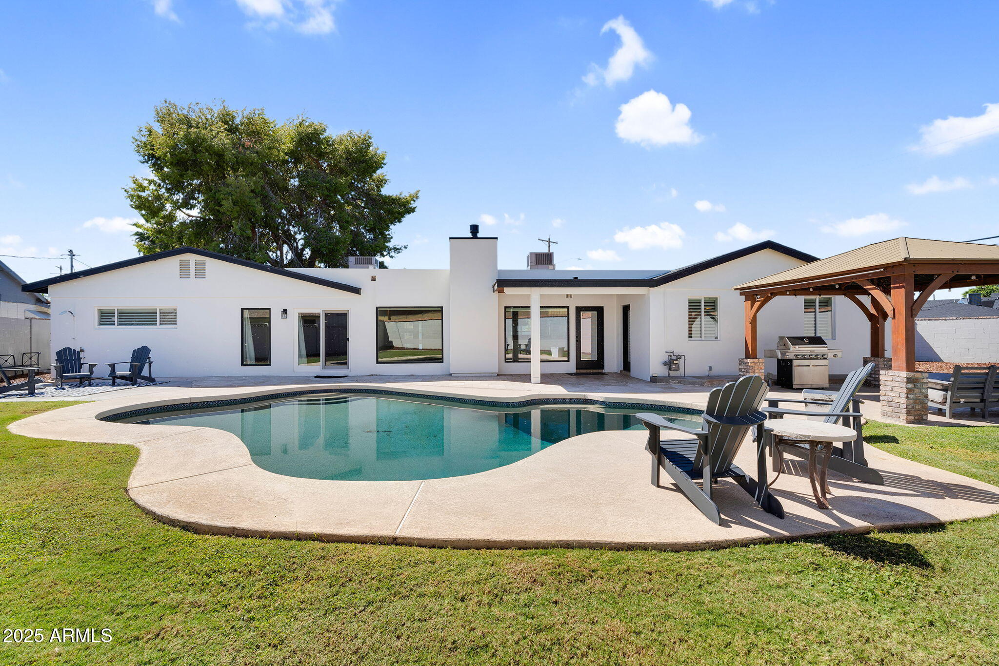 3102 E MARIPOSA Street