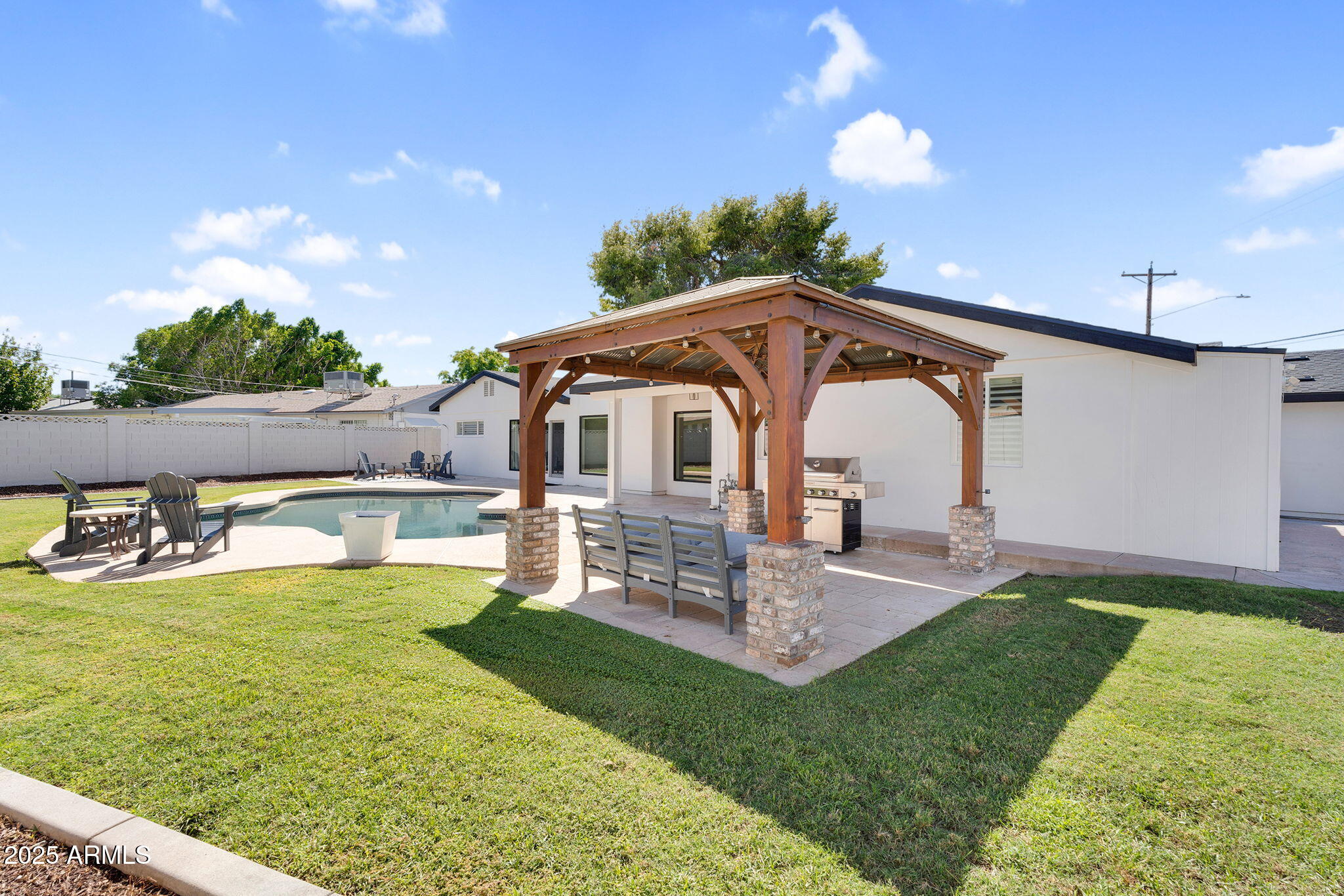 3102 E MARIPOSA Street