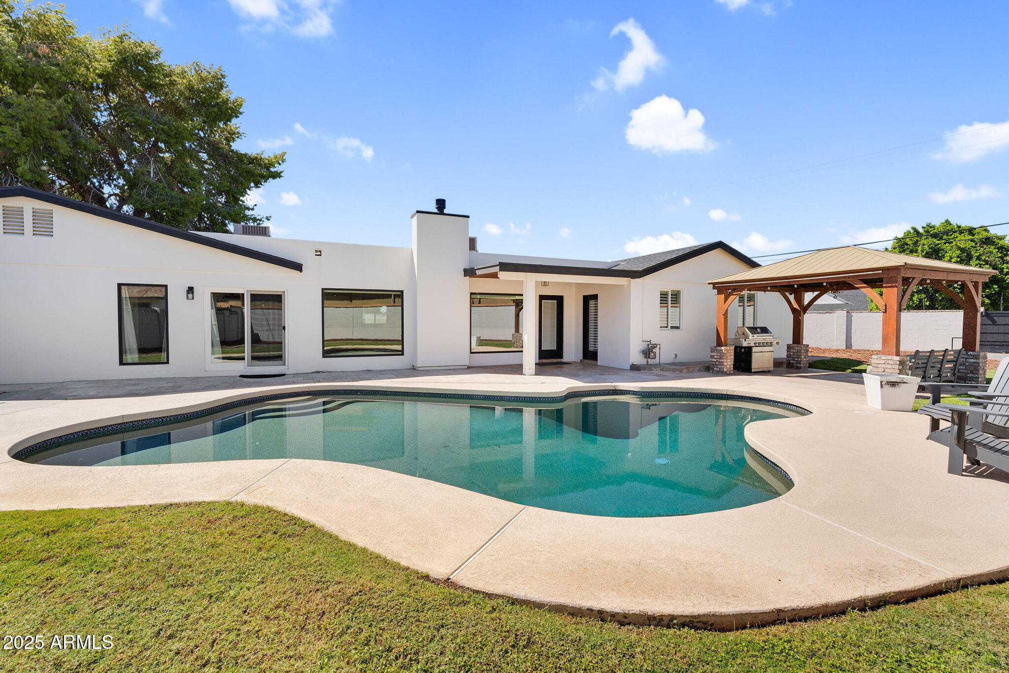 3102 E MARIPOSA Street