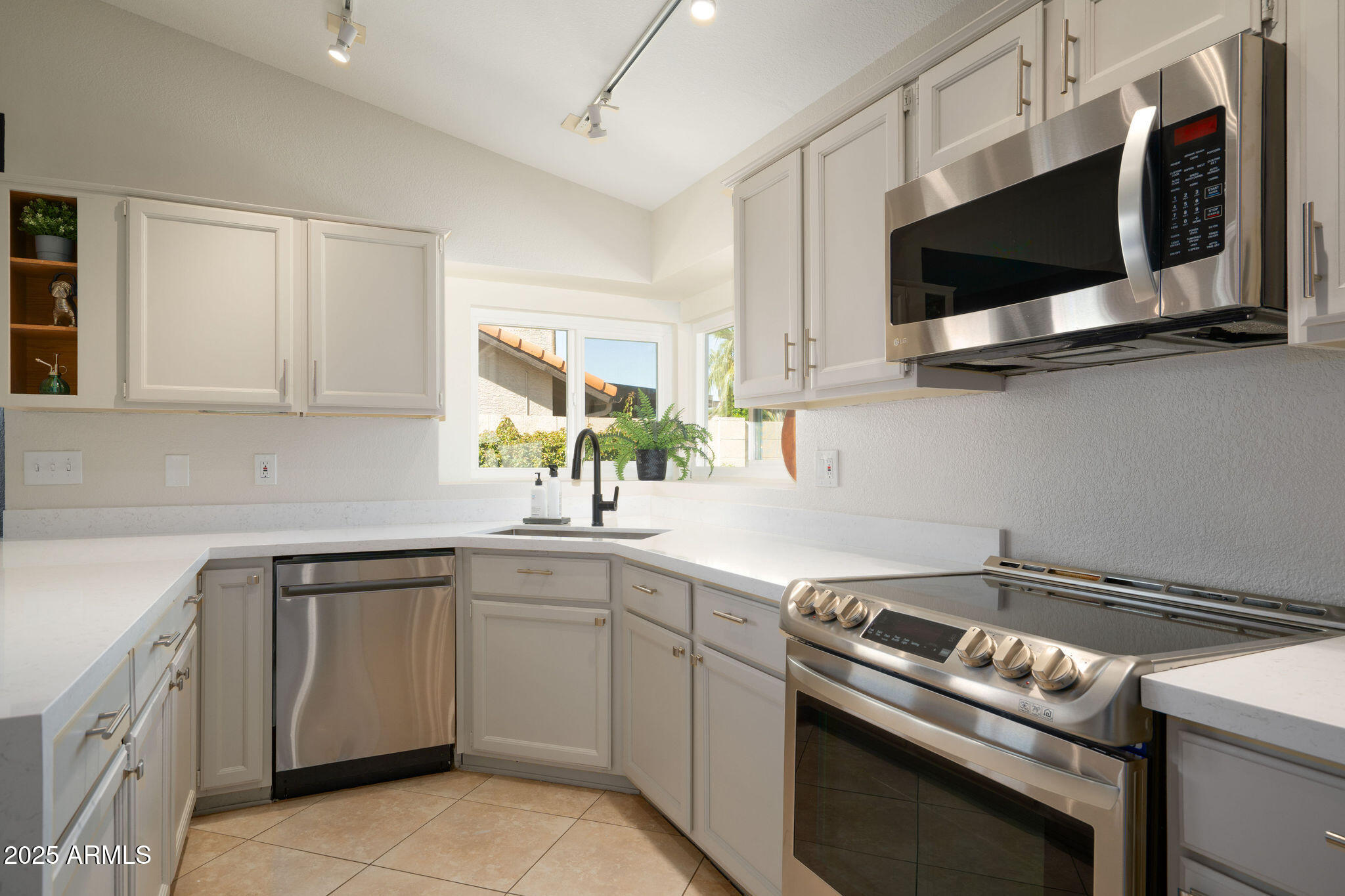 6010 E BETTY ELYSE Lane