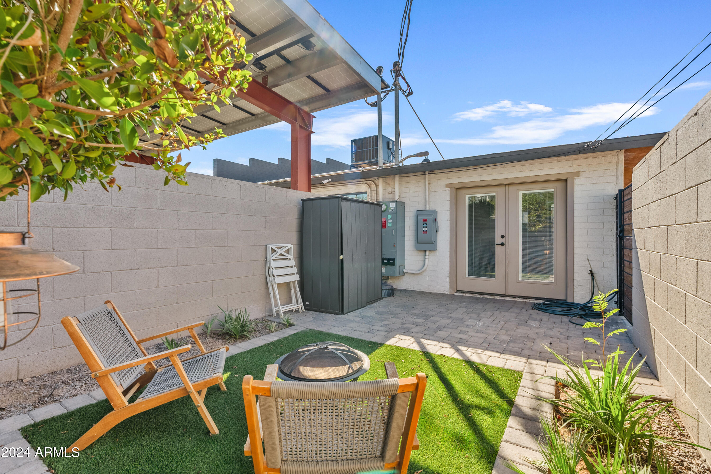 4034 E MORELAND Street