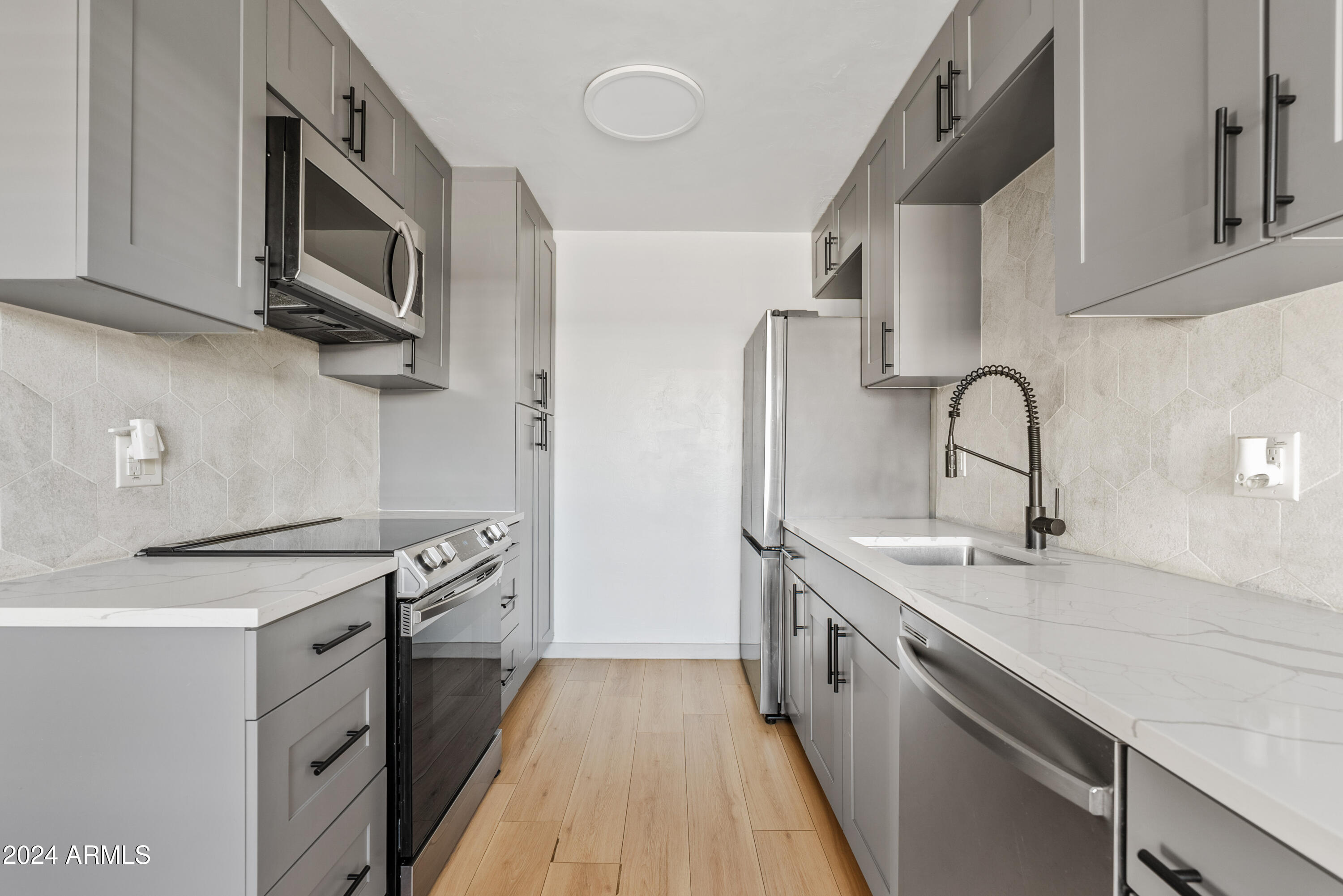 4034 E MORELAND Street