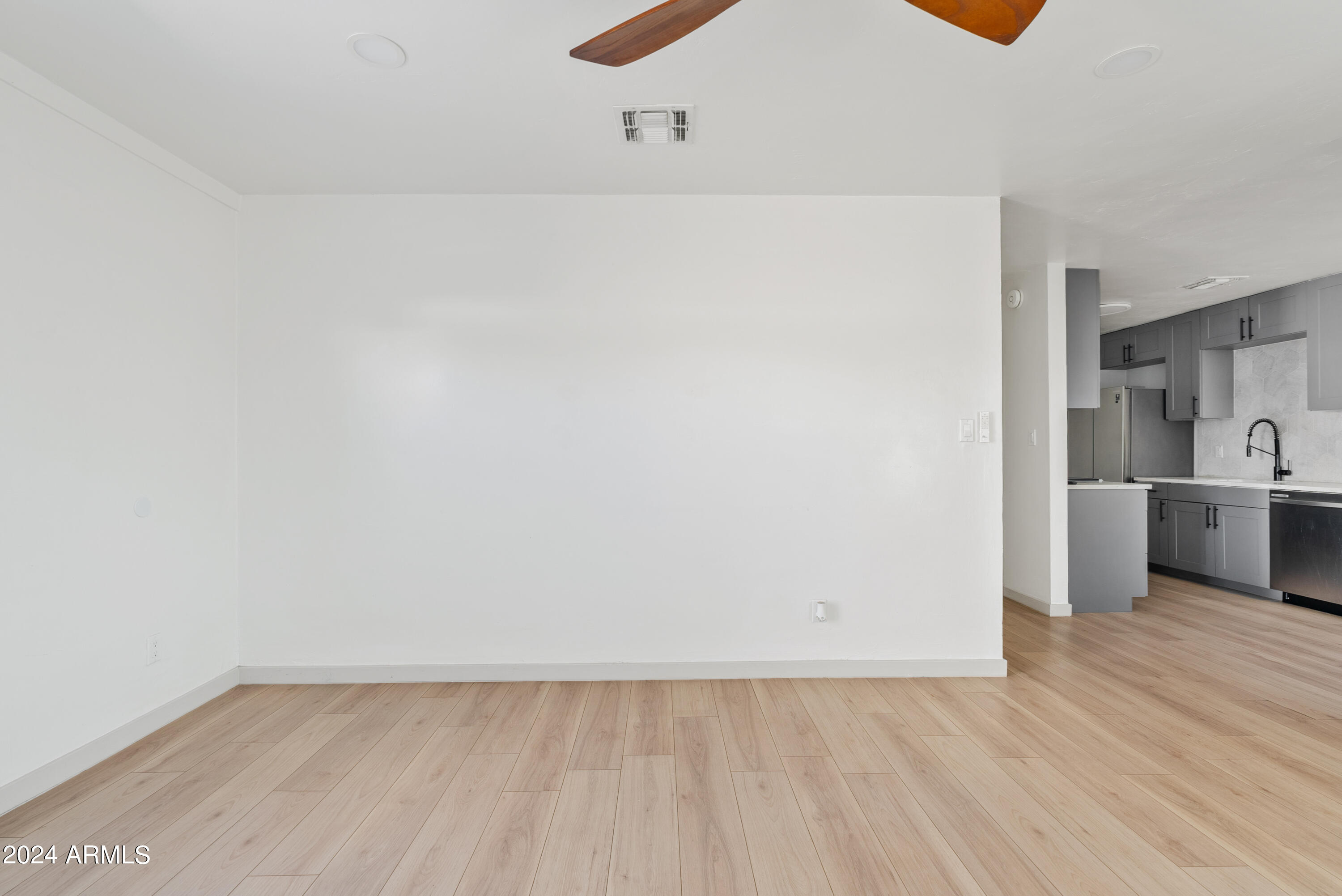 4034 E MORELAND Street