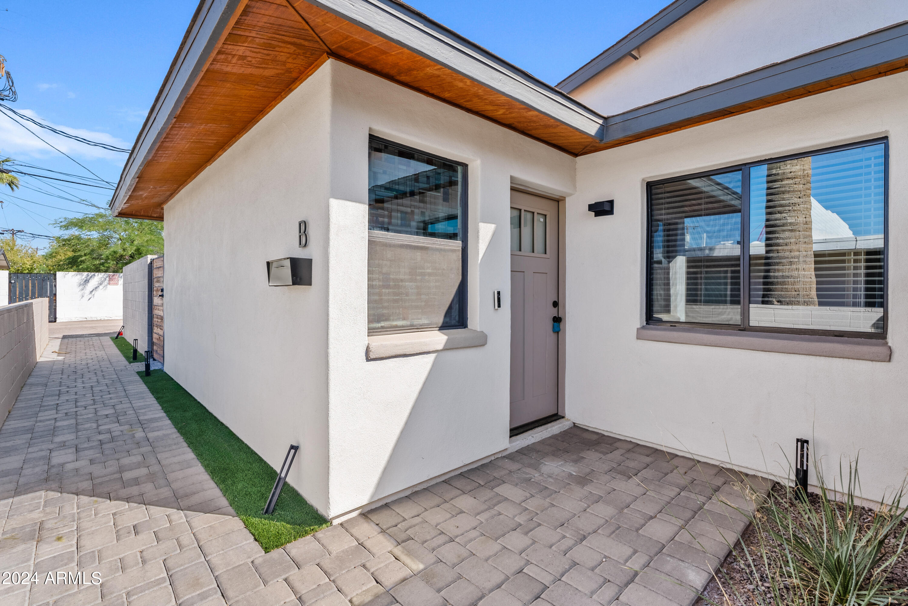 4034 E MORELAND Street