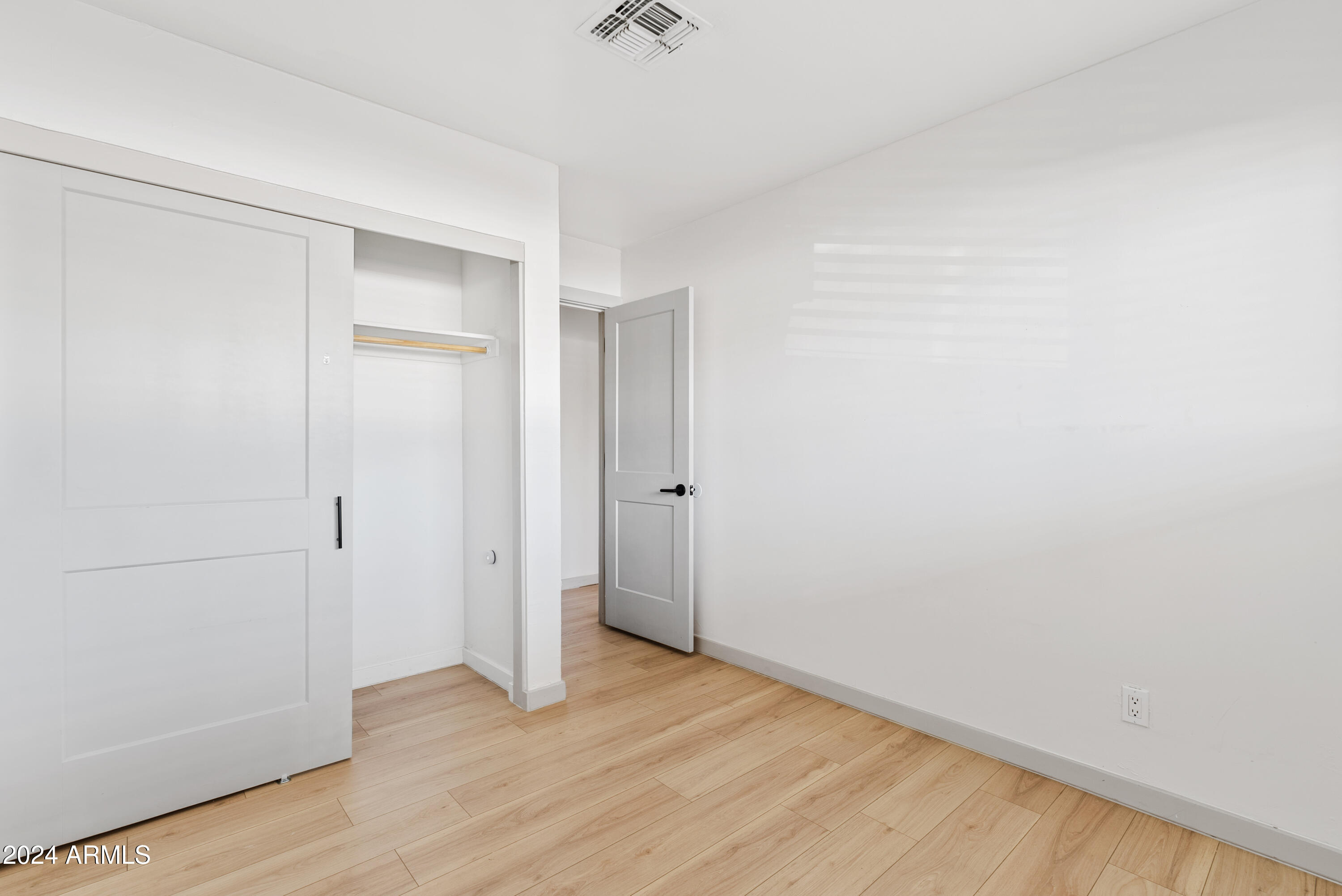 4034 E MORELAND Street