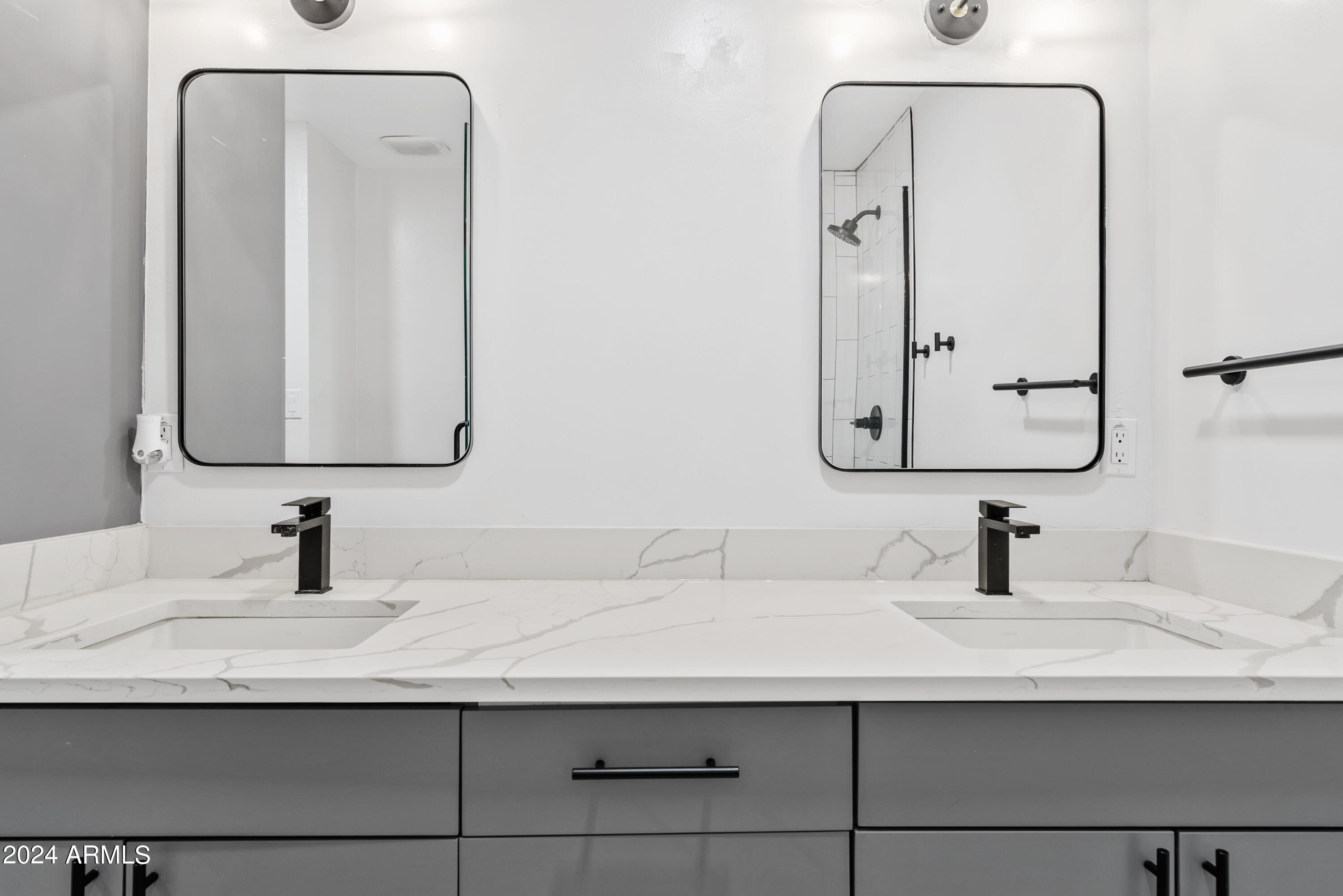 4034 E MORELAND Street