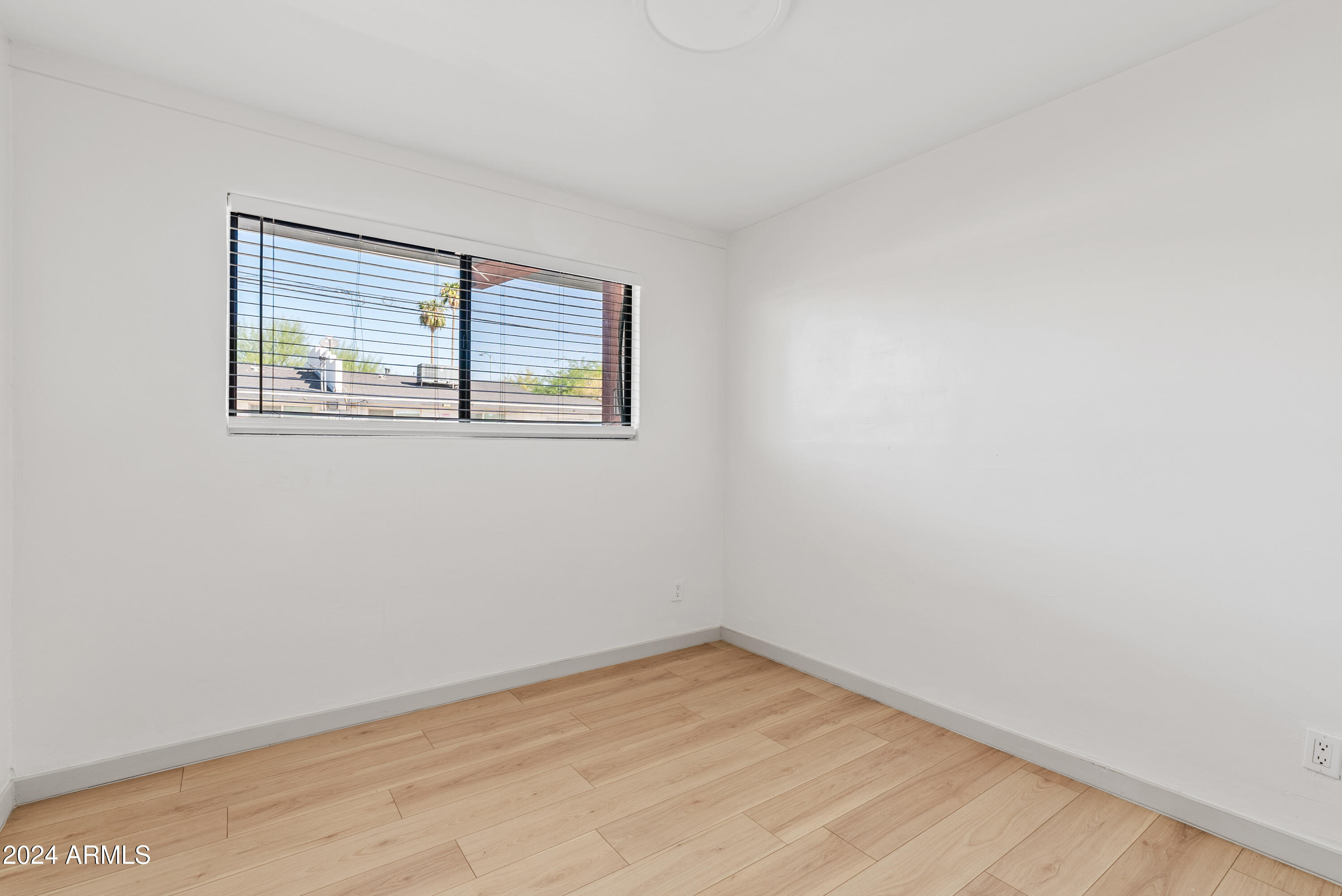 4034 E MORELAND Street