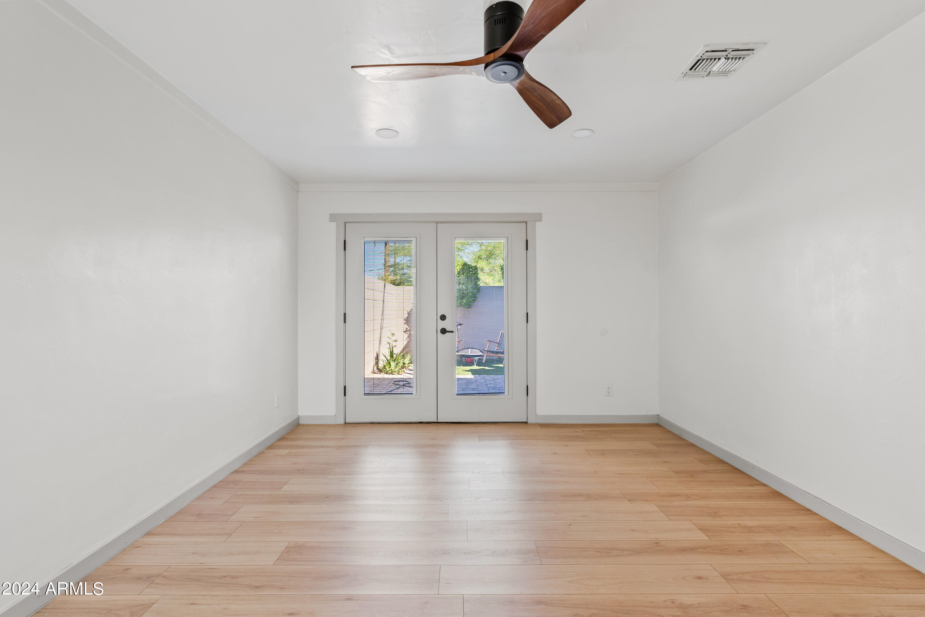 4034 E MORELAND Street