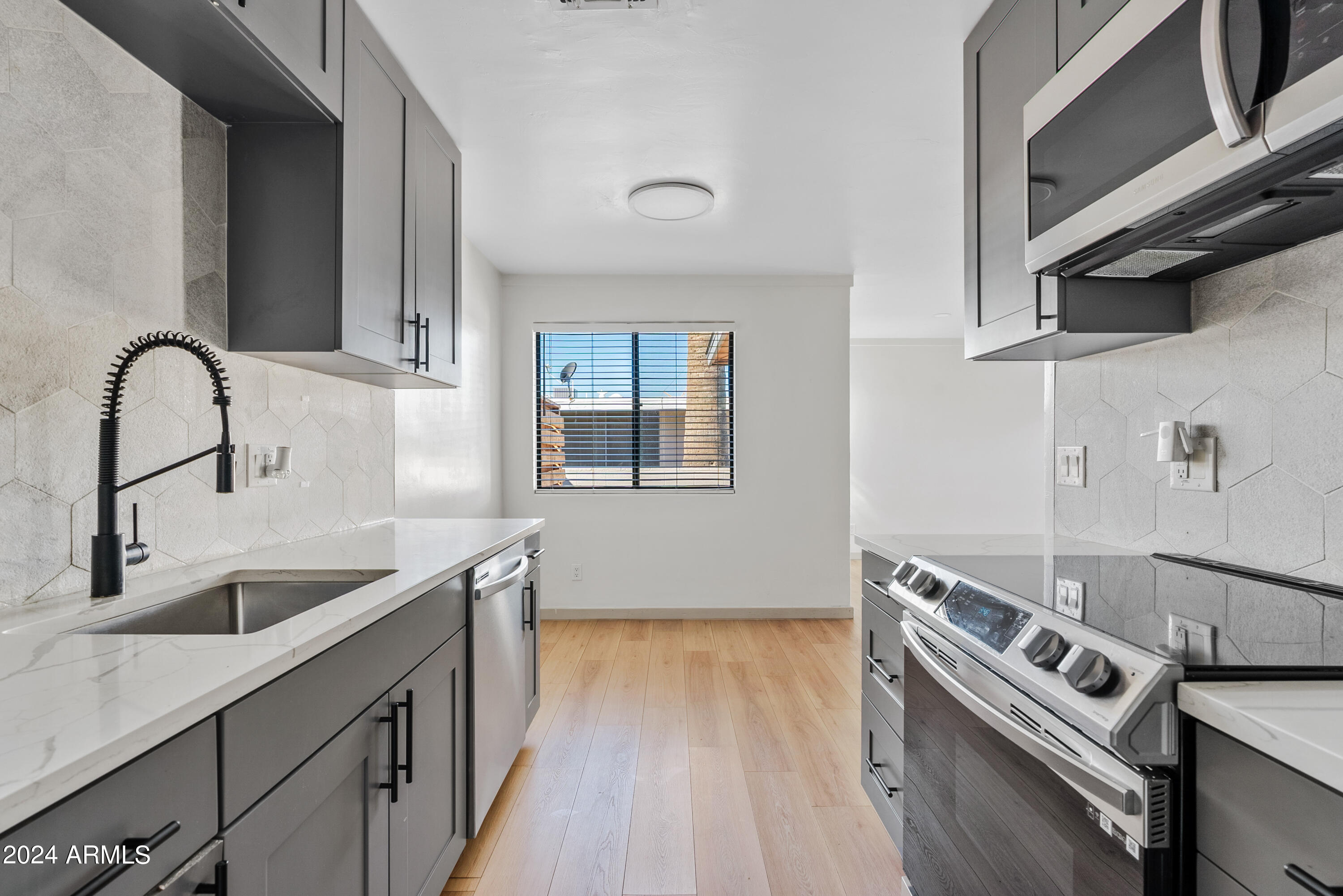 4034 E MORELAND Street