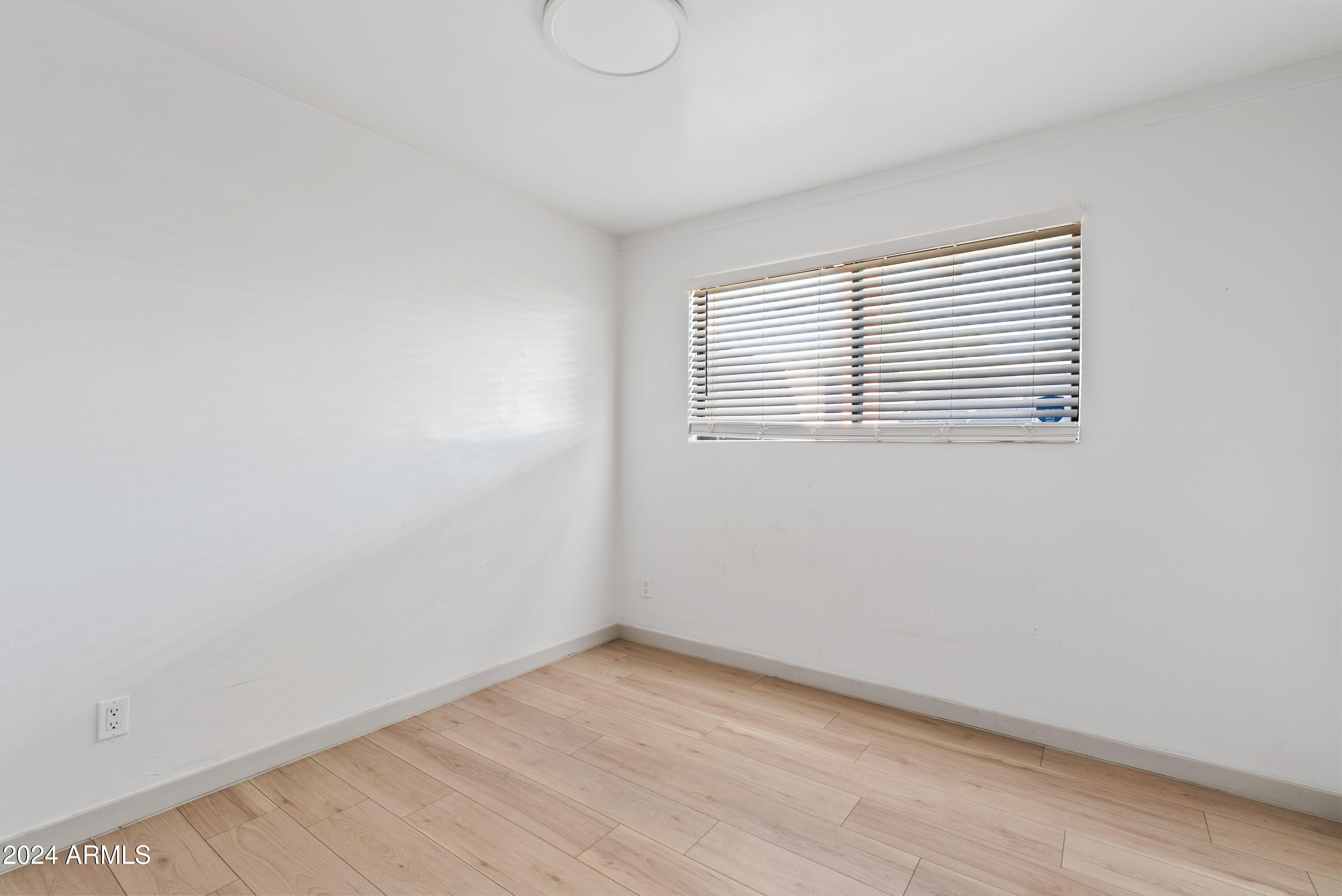 4034 E MORELAND Street