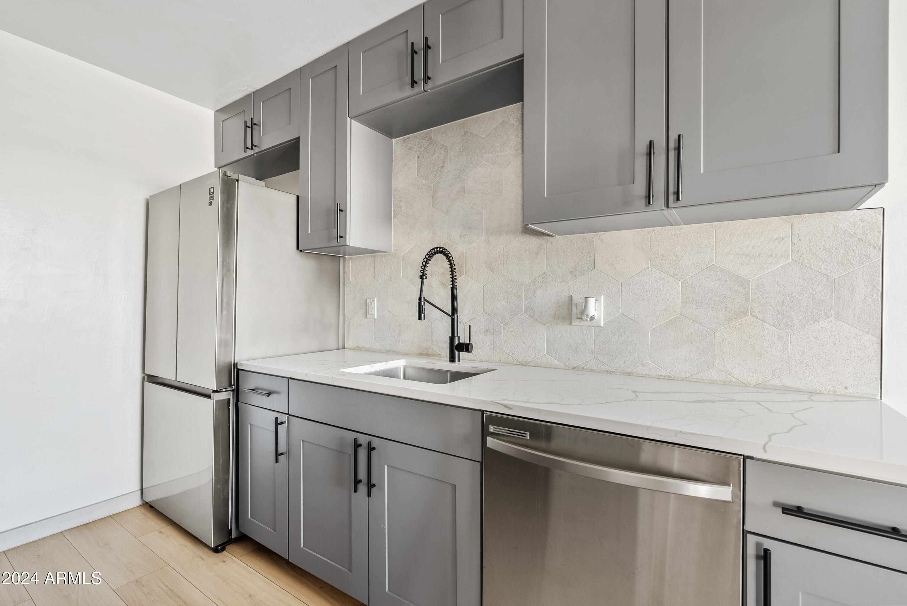 4034 E MORELAND Street