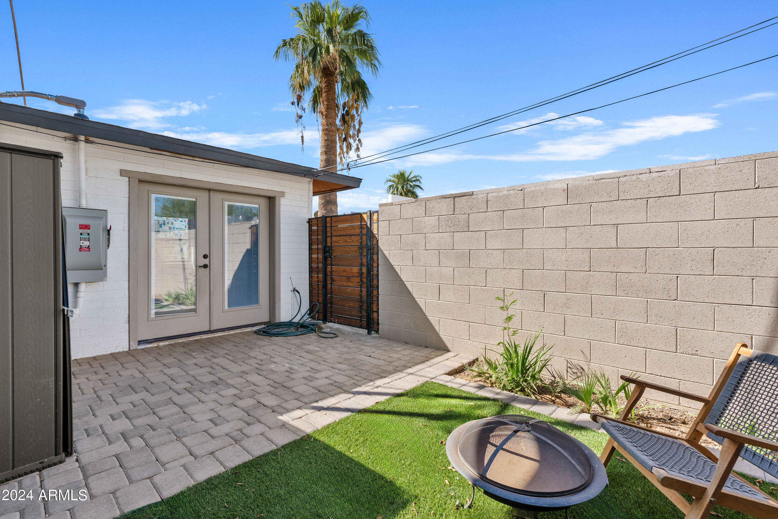 4034 E MORELAND Street