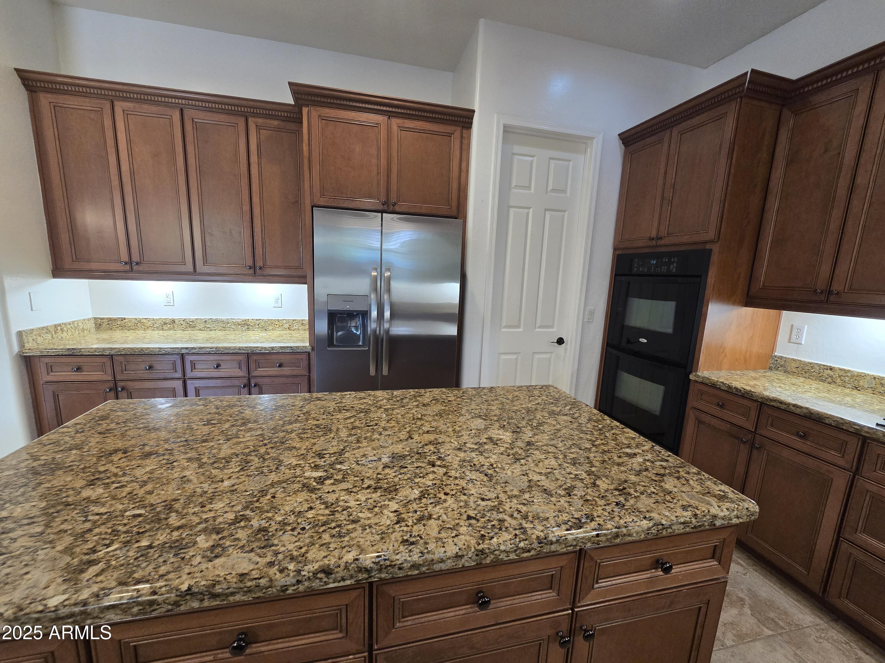 6335 S ROANOKE Street