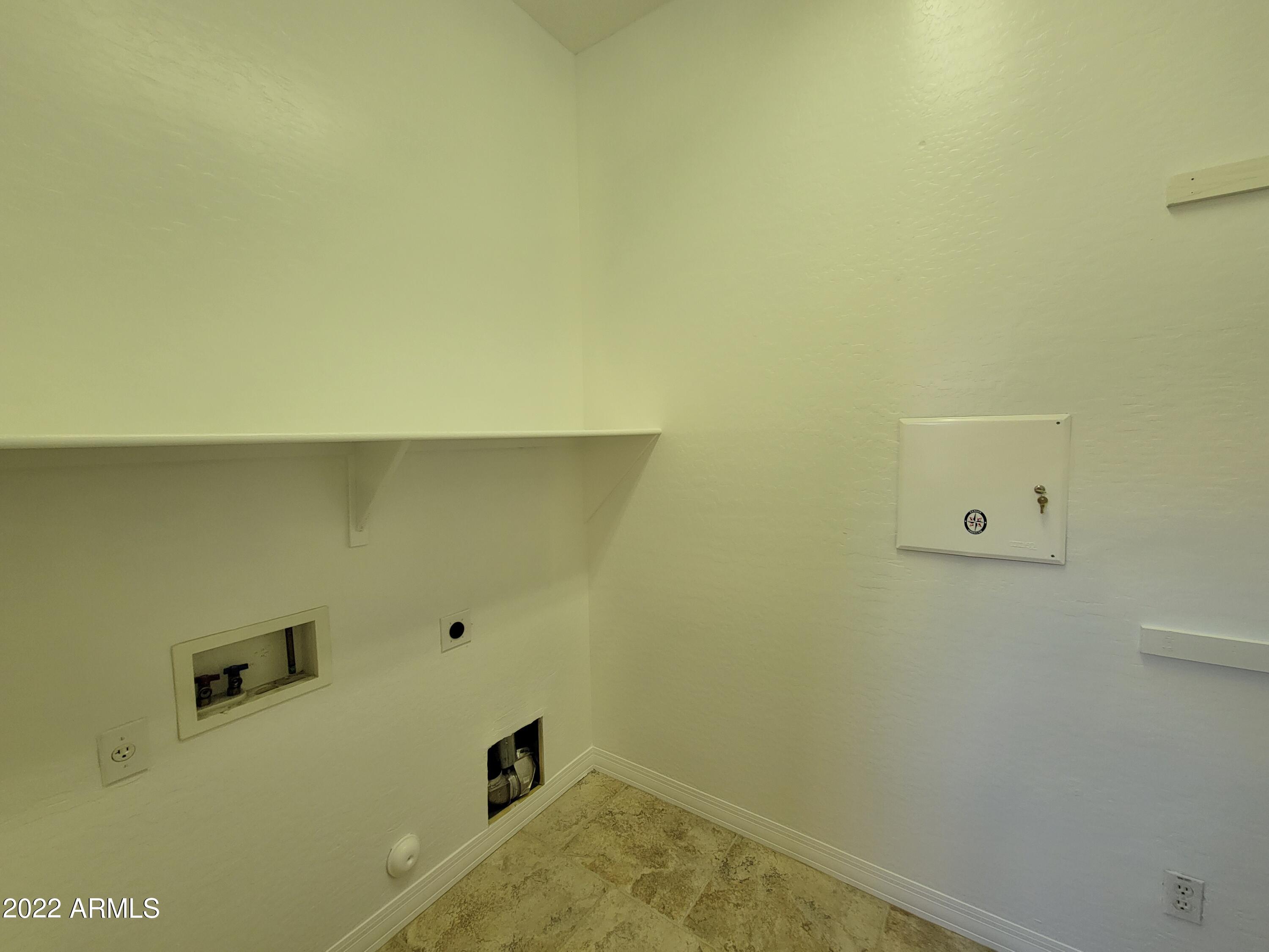 6335 S ROANOKE Street