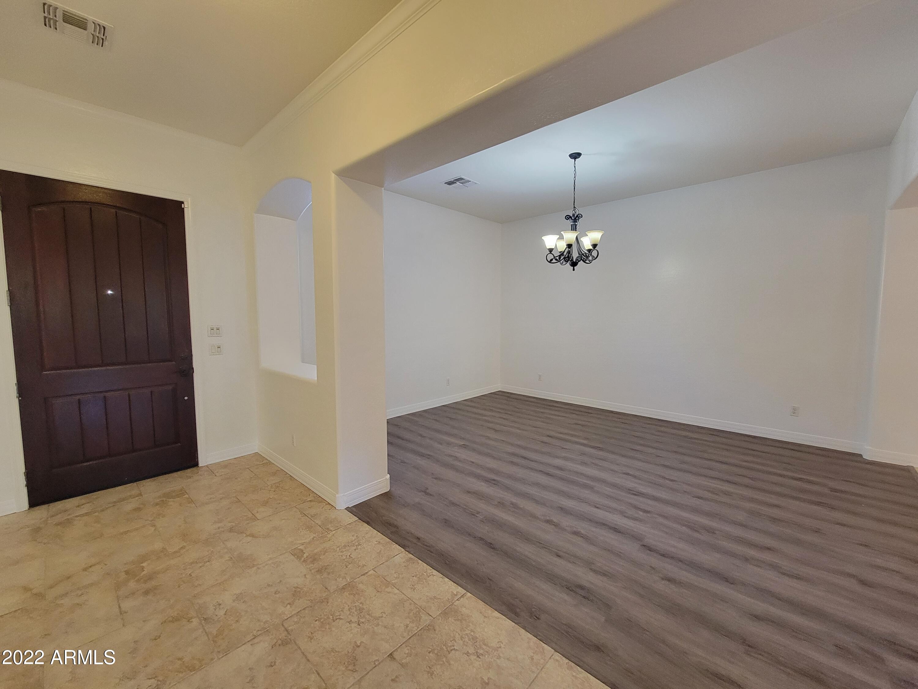 6335 S ROANOKE Street