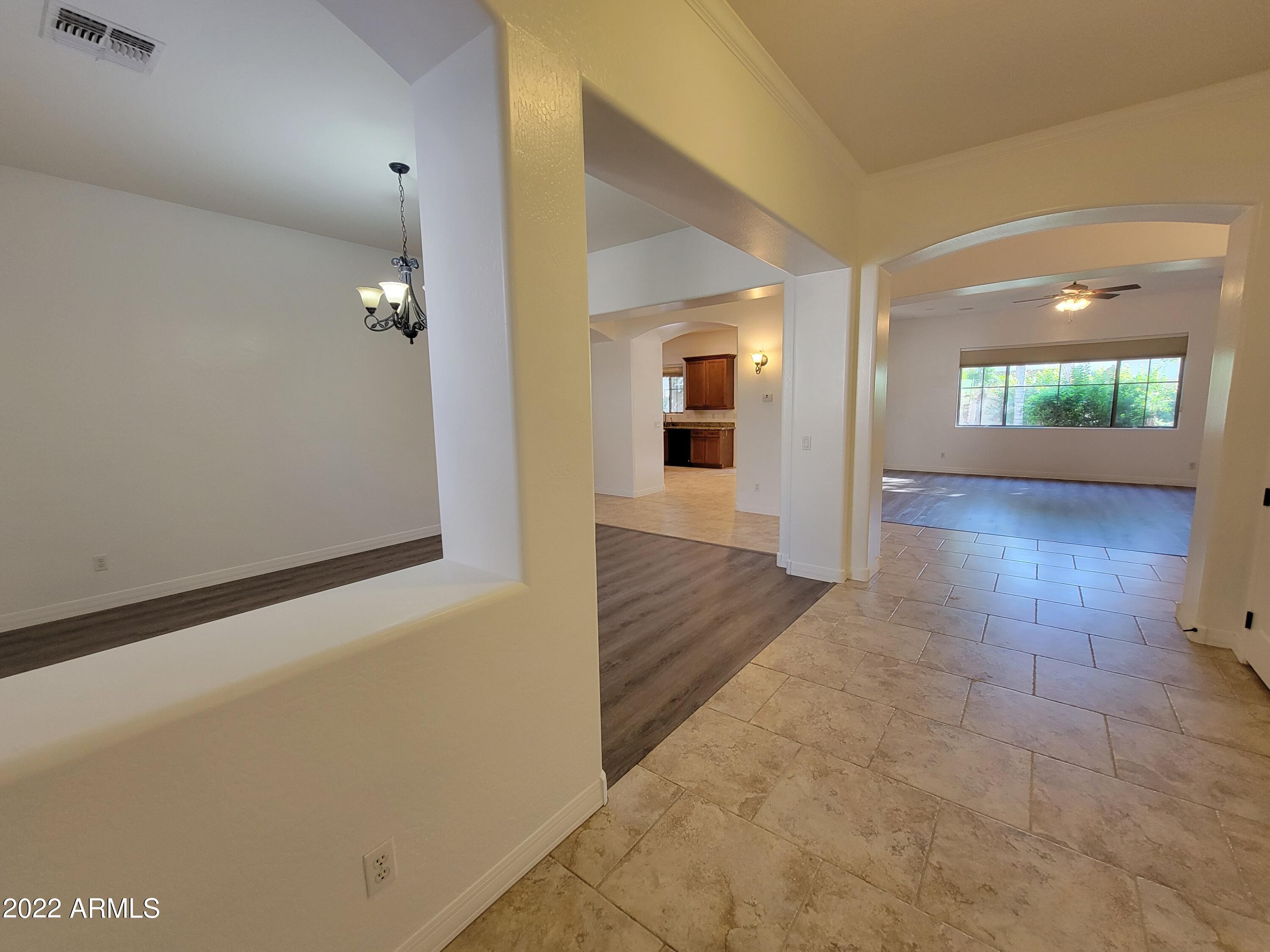 6335 S ROANOKE Street