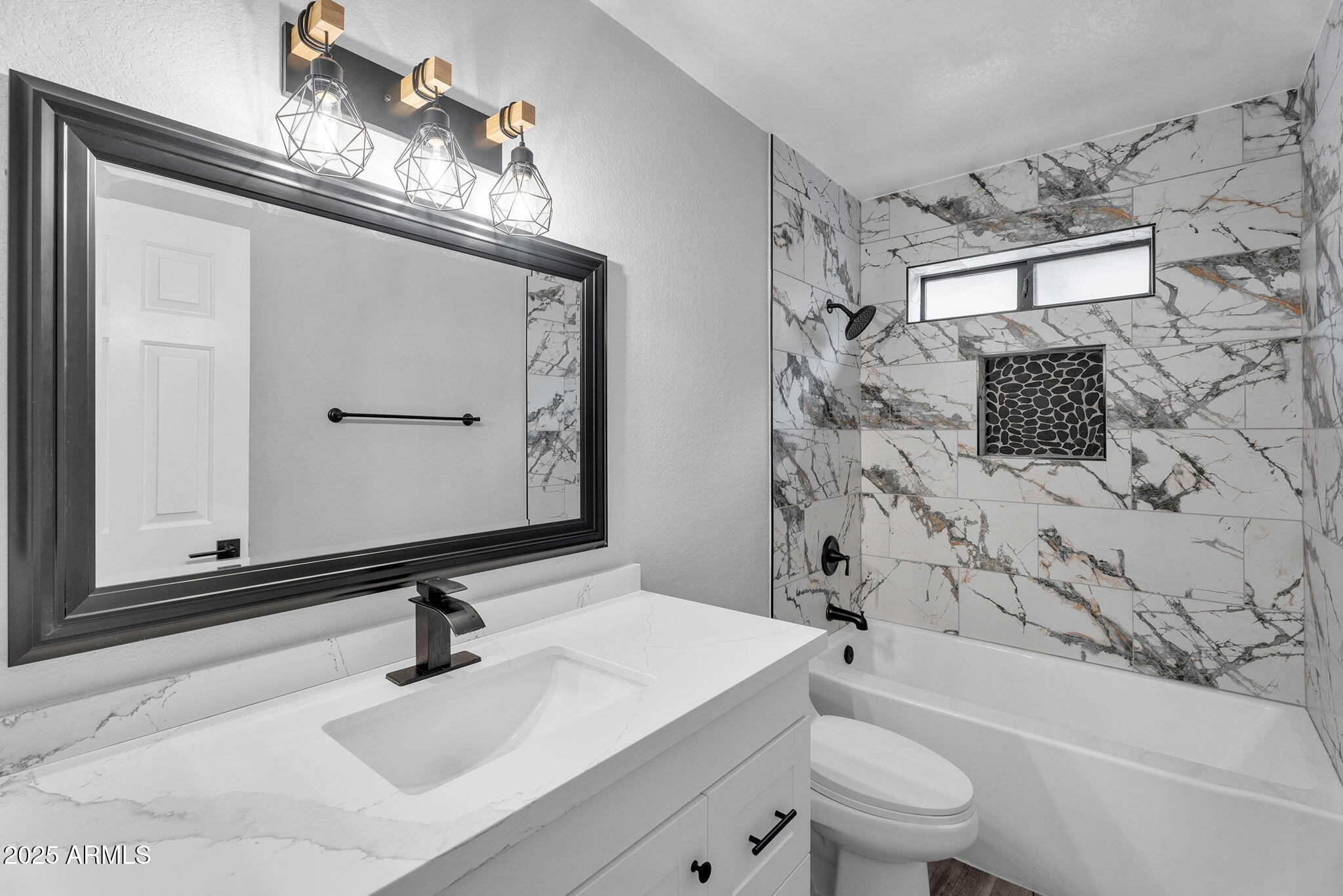 7044 W CAMERON Drive