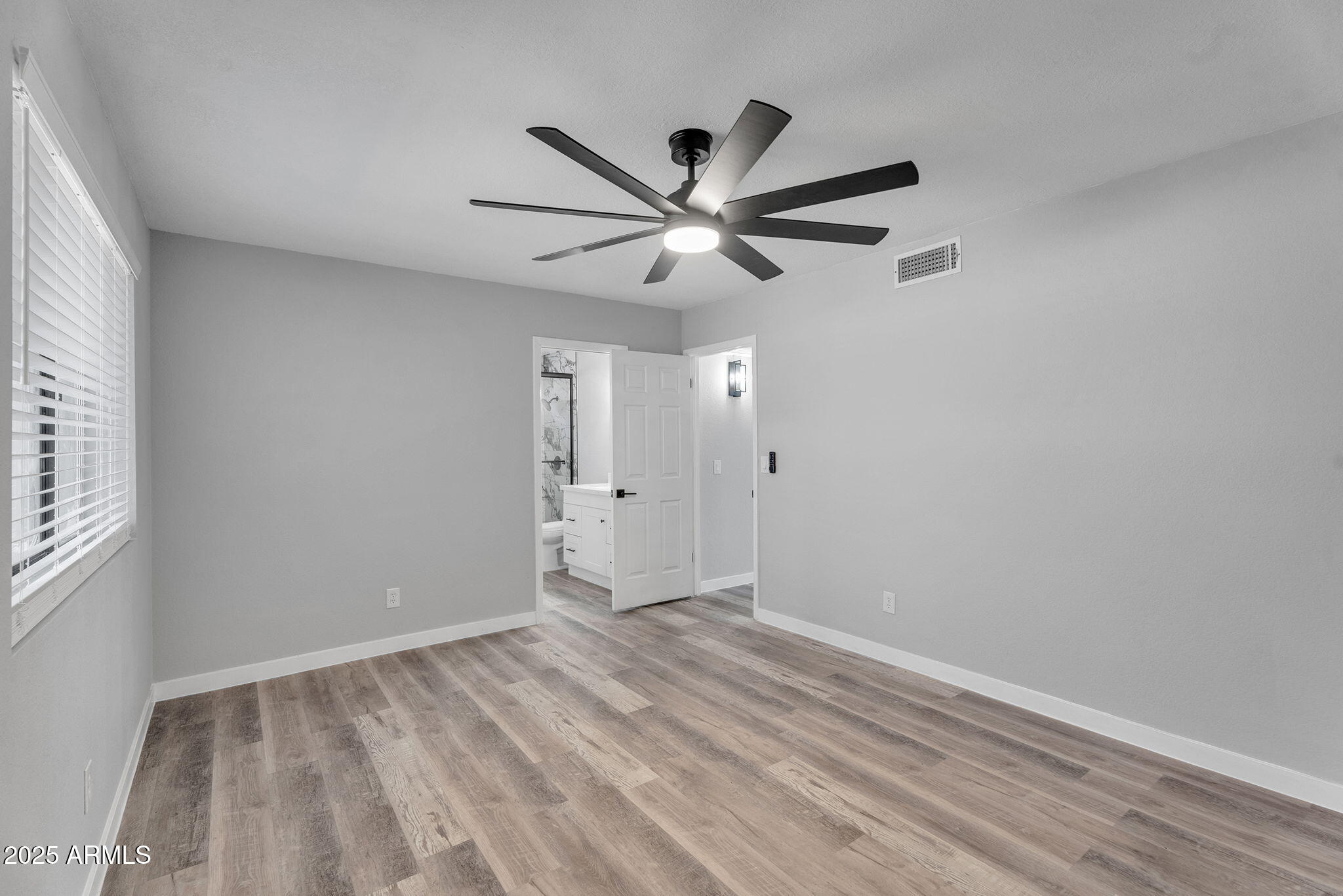 7044 W CAMERON Drive