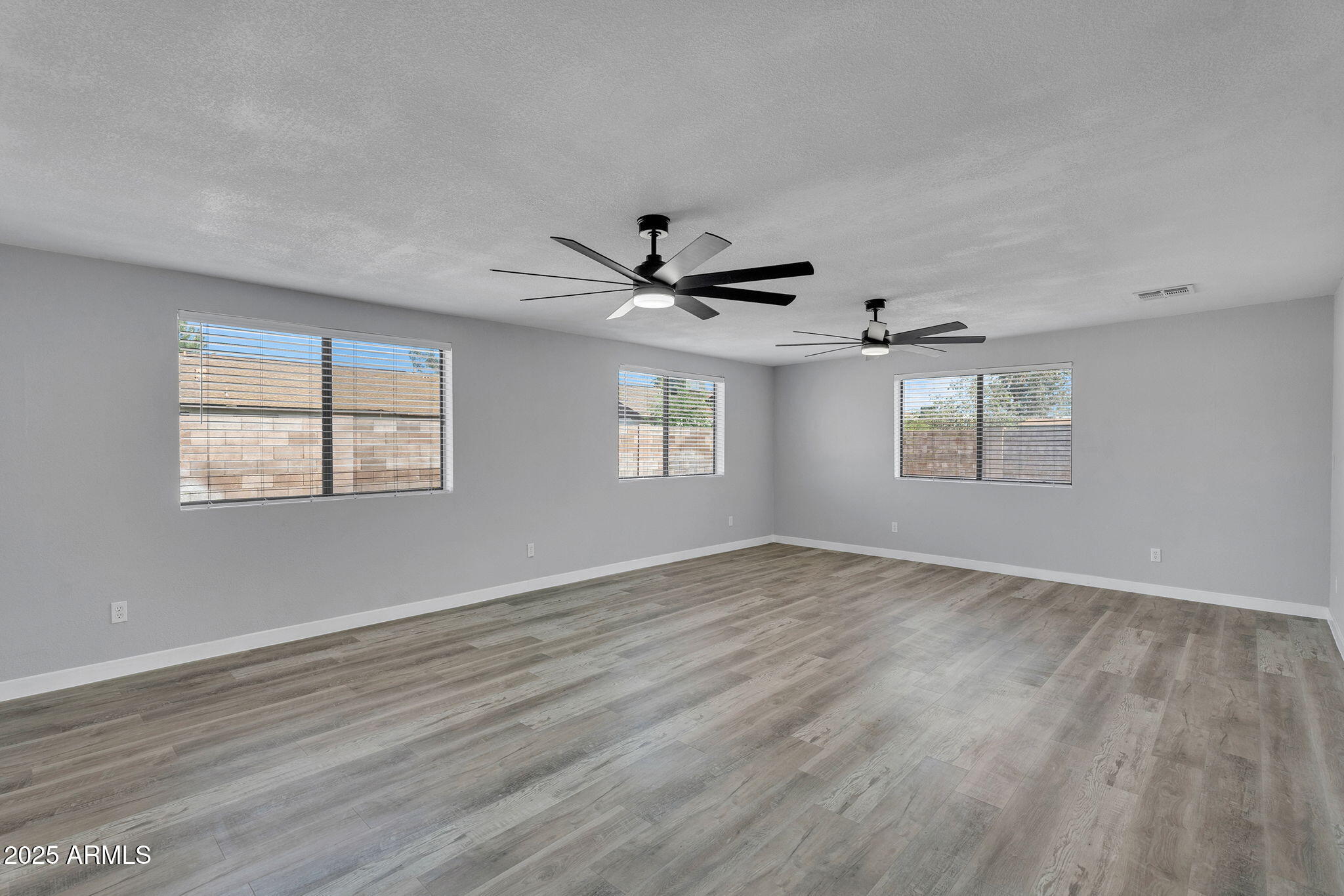 7044 W CAMERON Drive