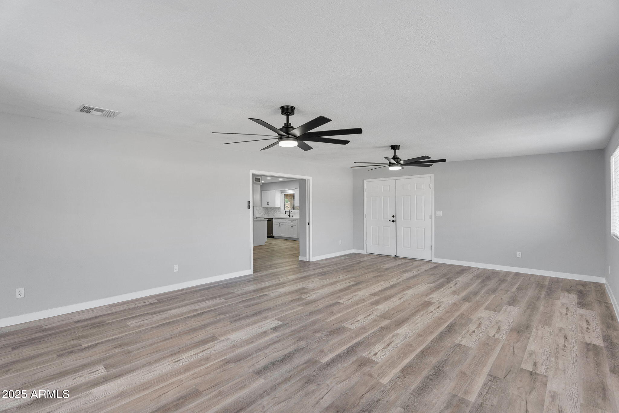 7044 W CAMERON Drive