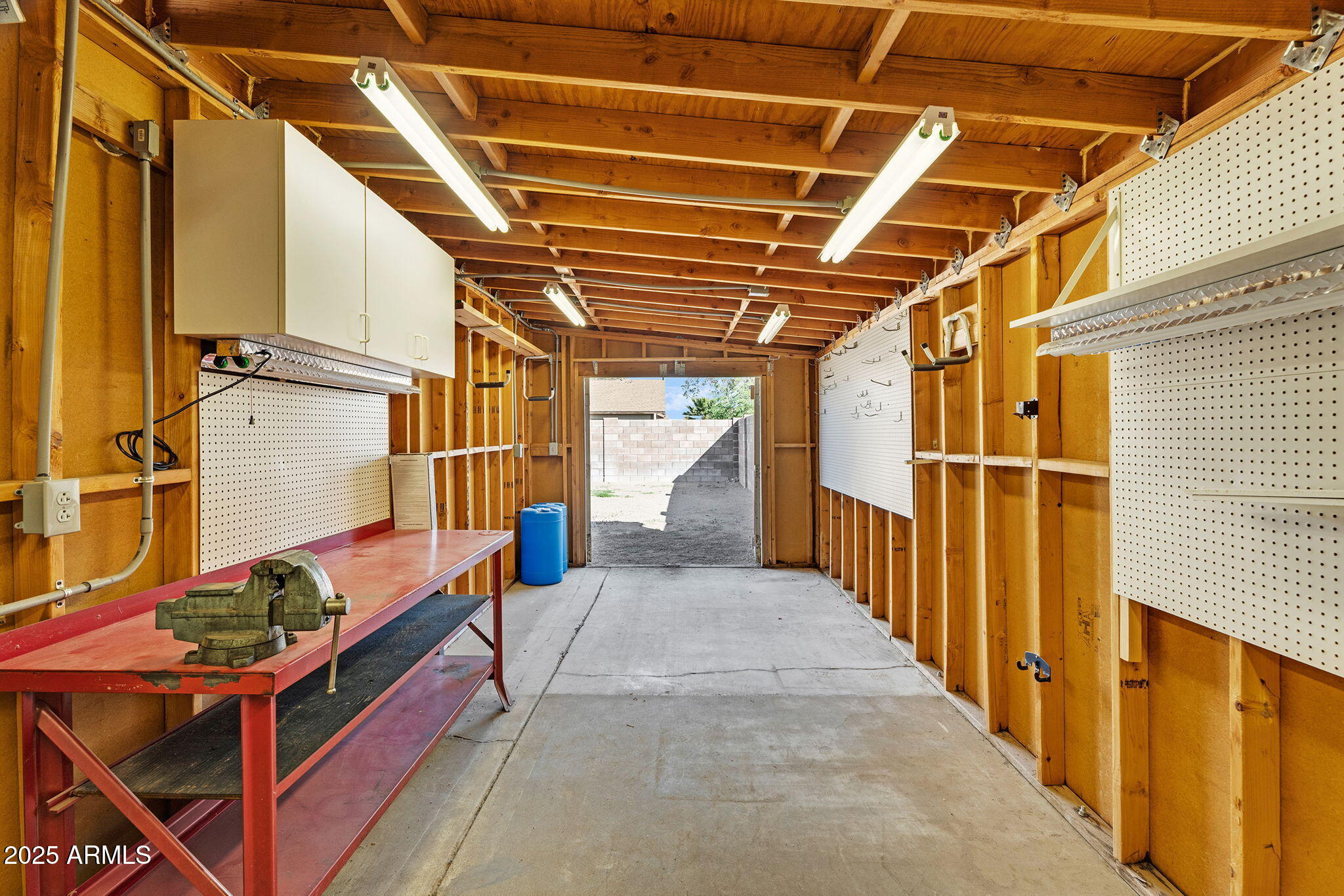 7044 W CAMERON Drive