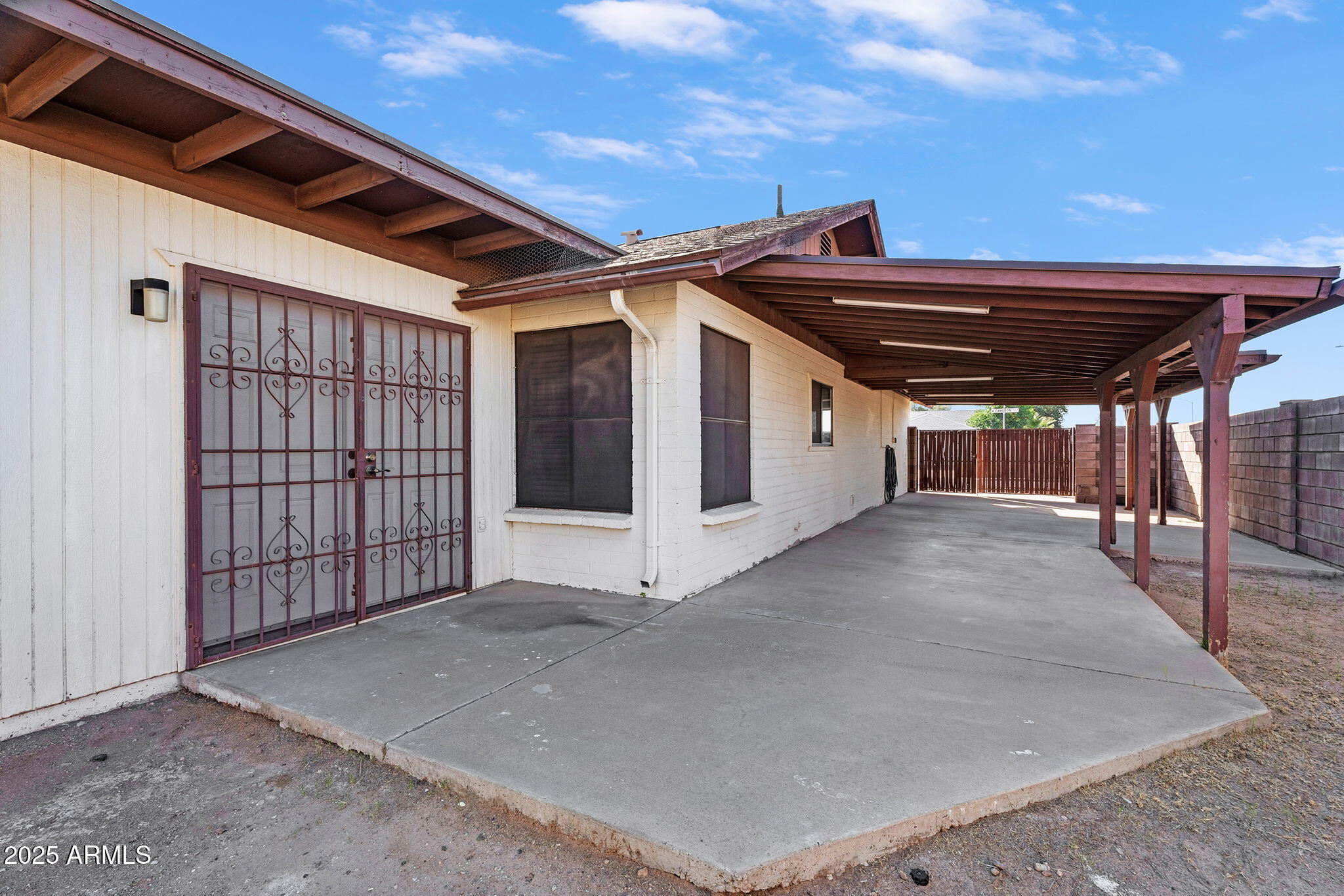 7044 W CAMERON Drive