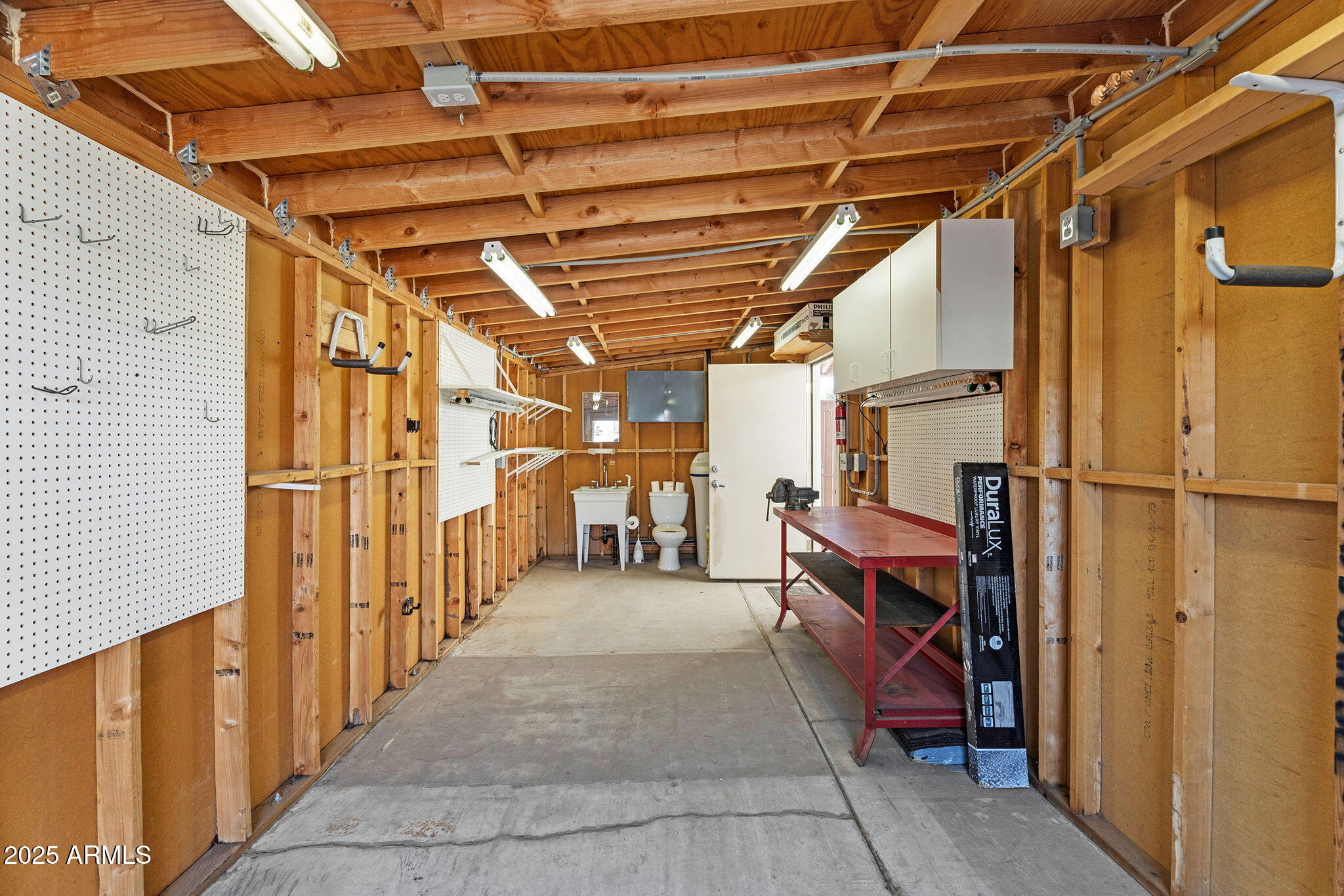 7044 W CAMERON Drive