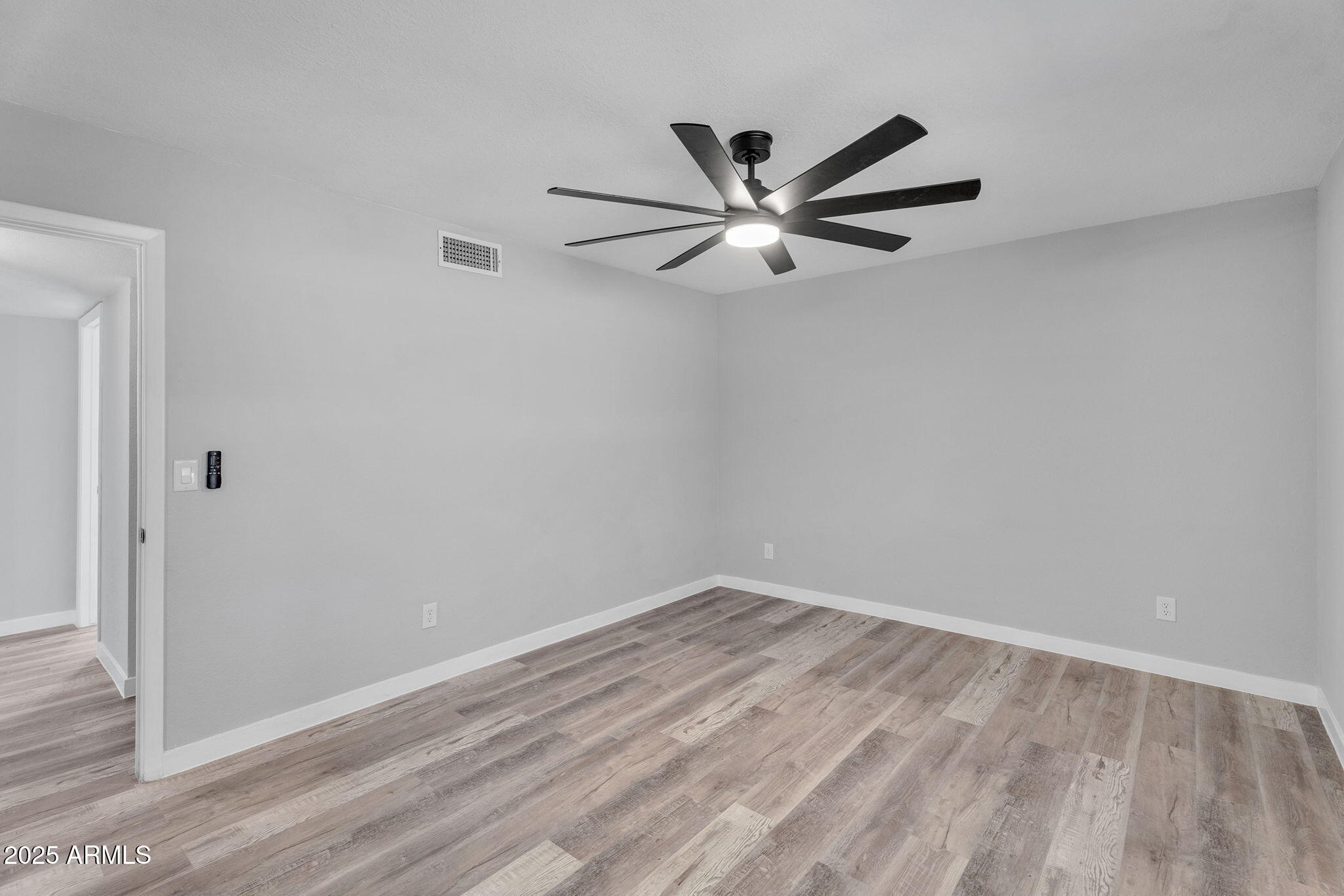 7044 W CAMERON Drive