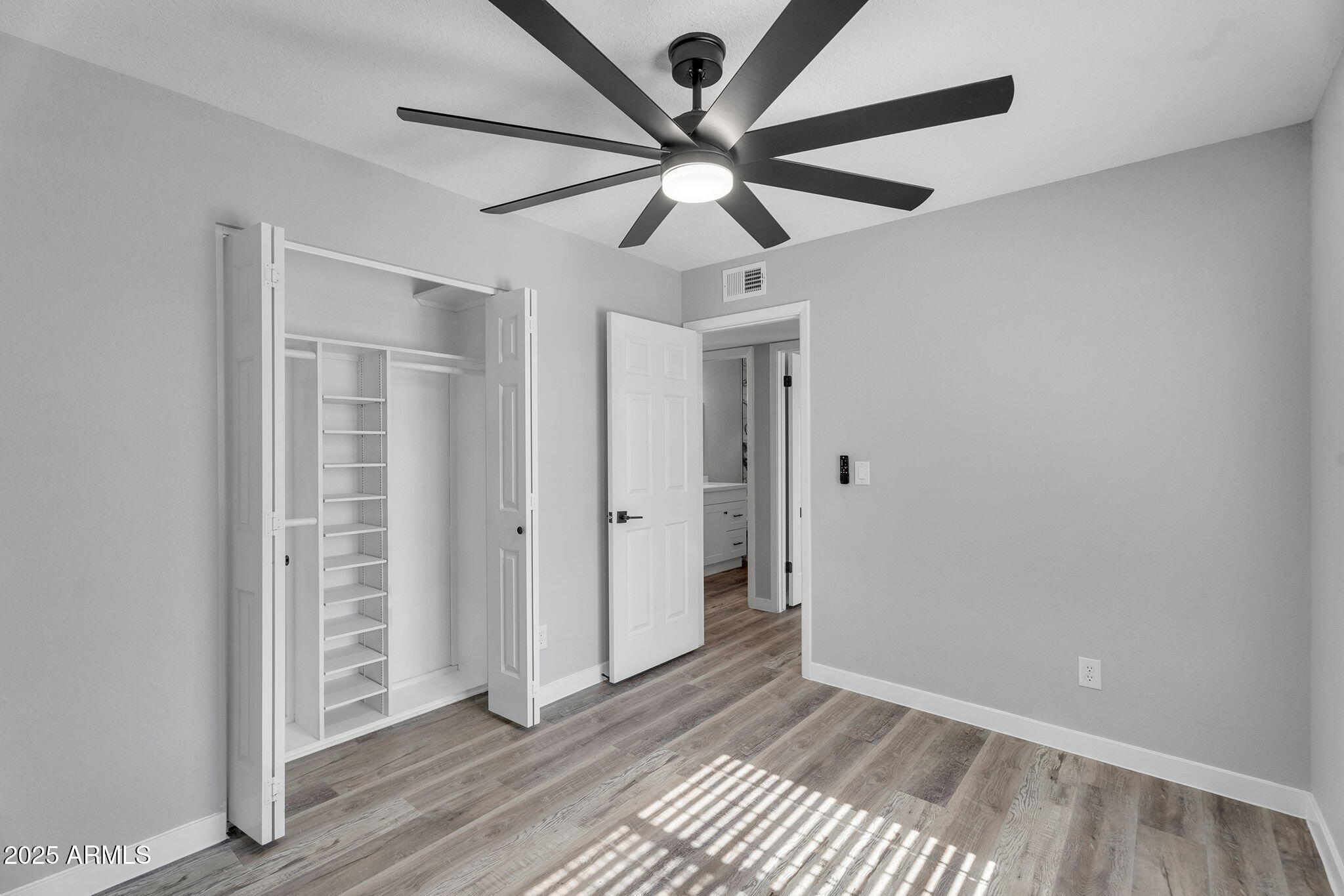 7044 W CAMERON Drive