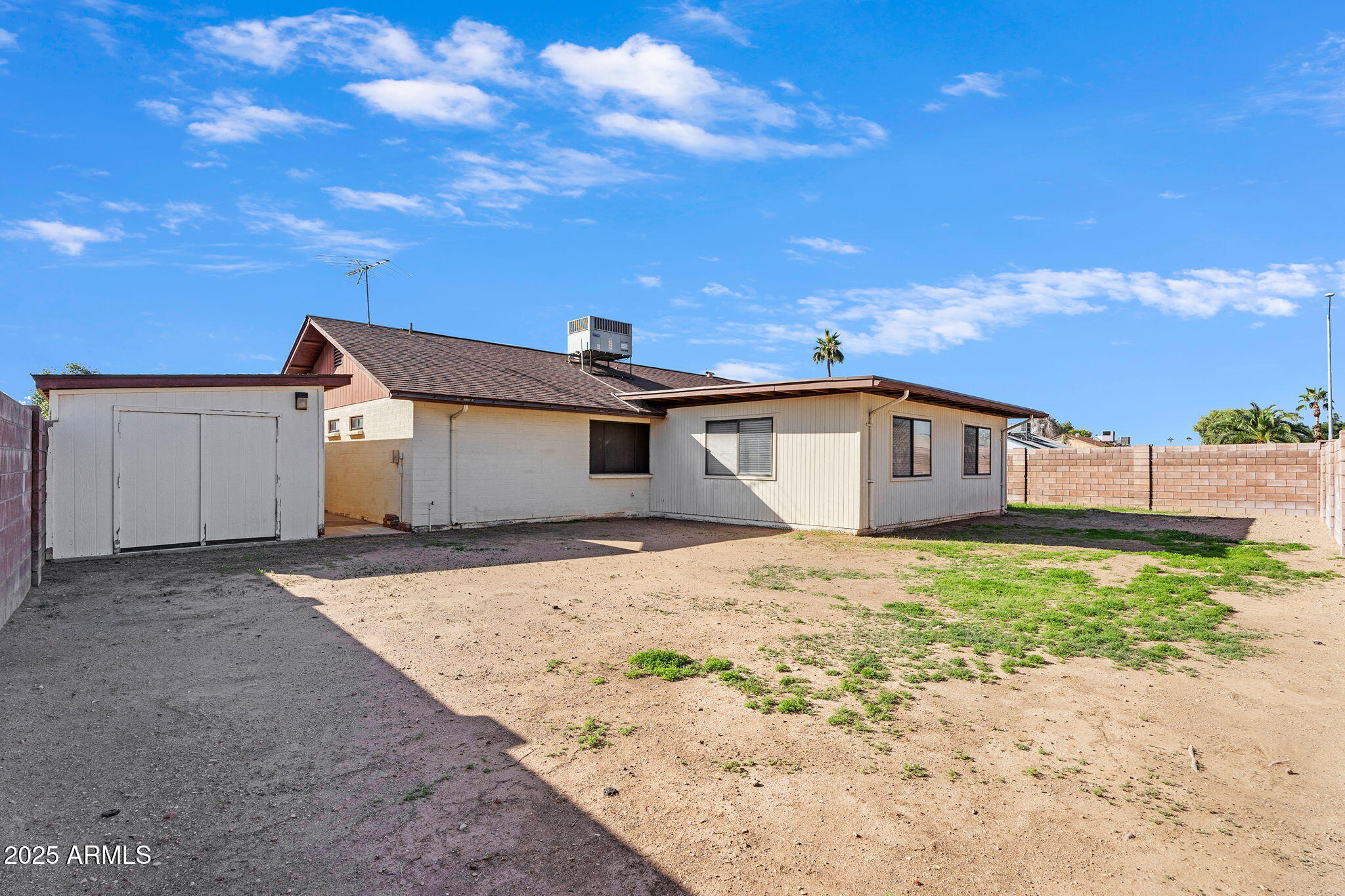 7044 W CAMERON Drive