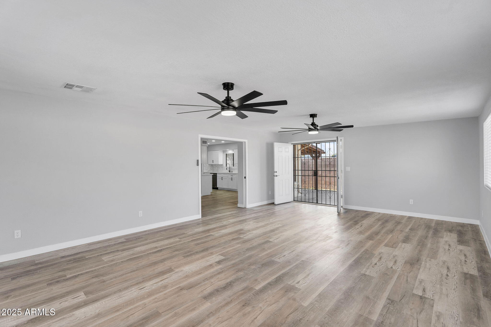 7044 W CAMERON Drive