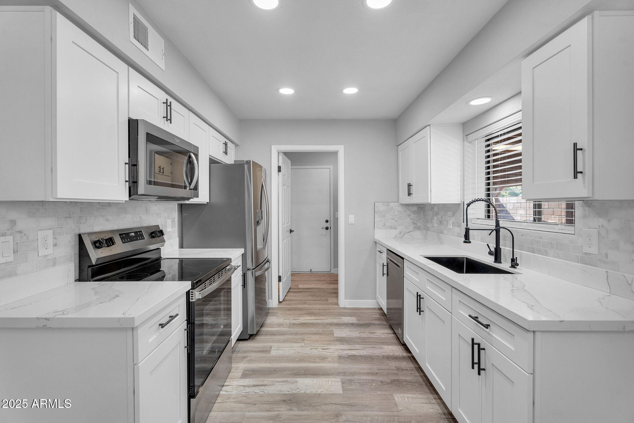 7044 W CAMERON Drive