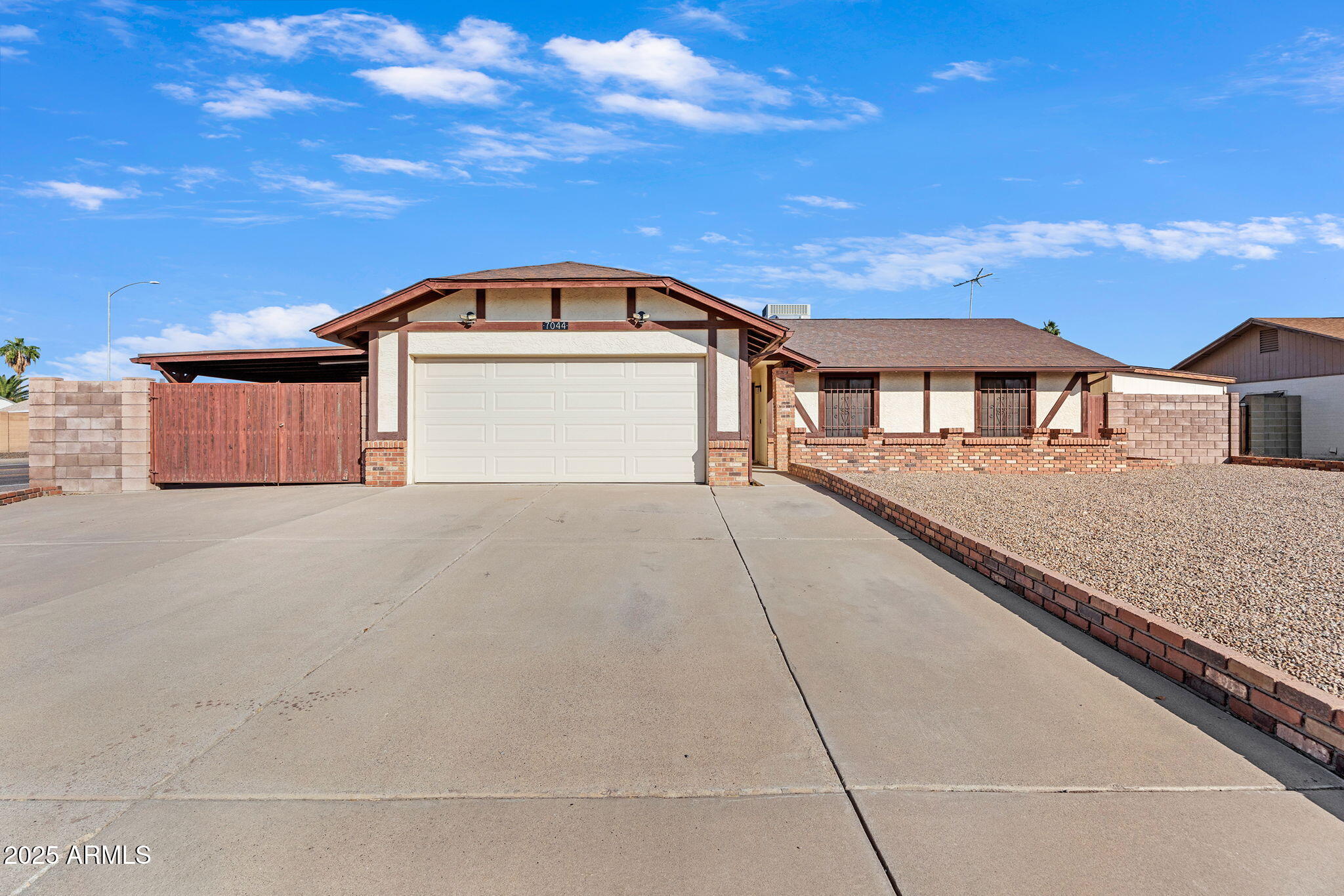 7044 W CAMERON Drive