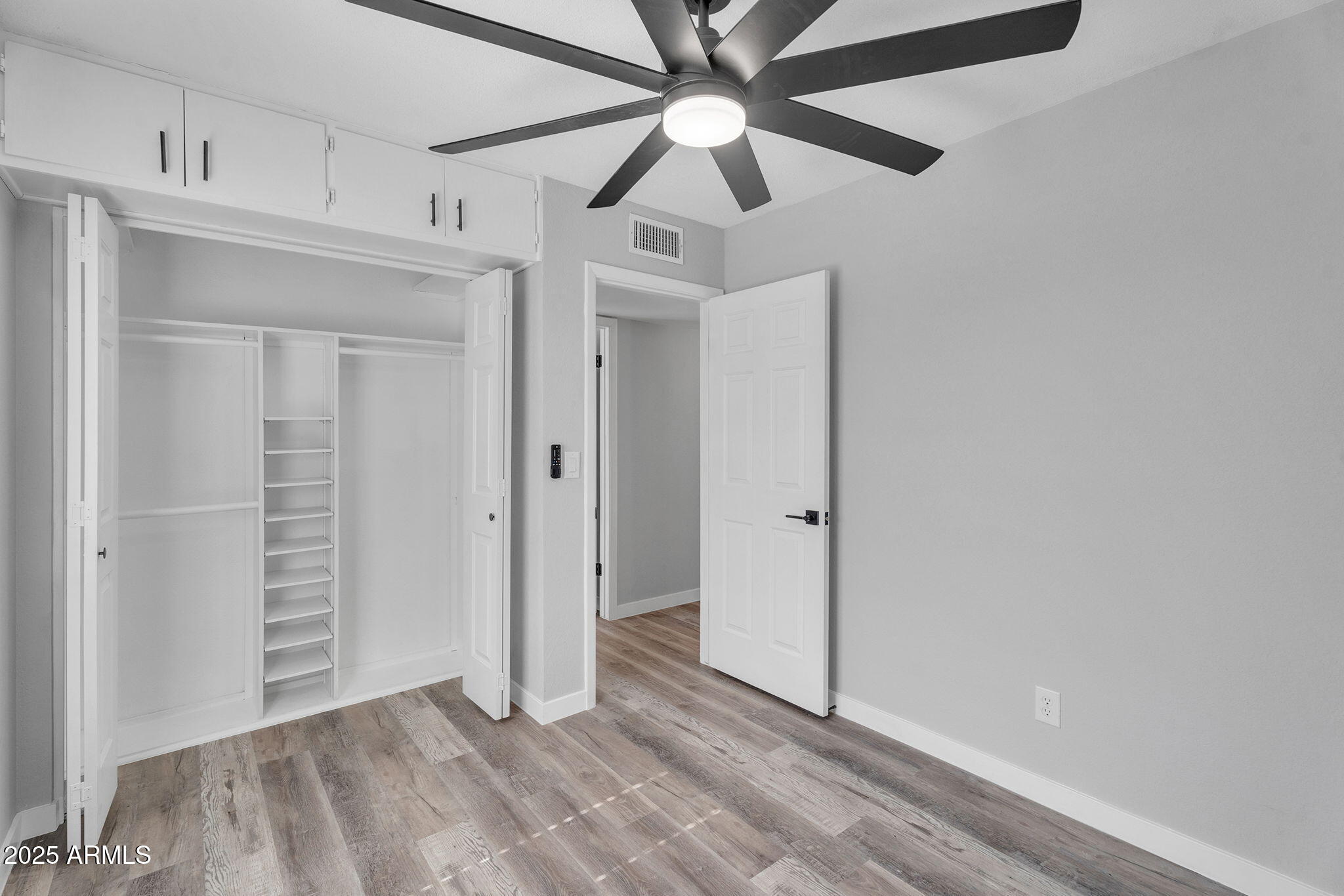 7044 W CAMERON Drive