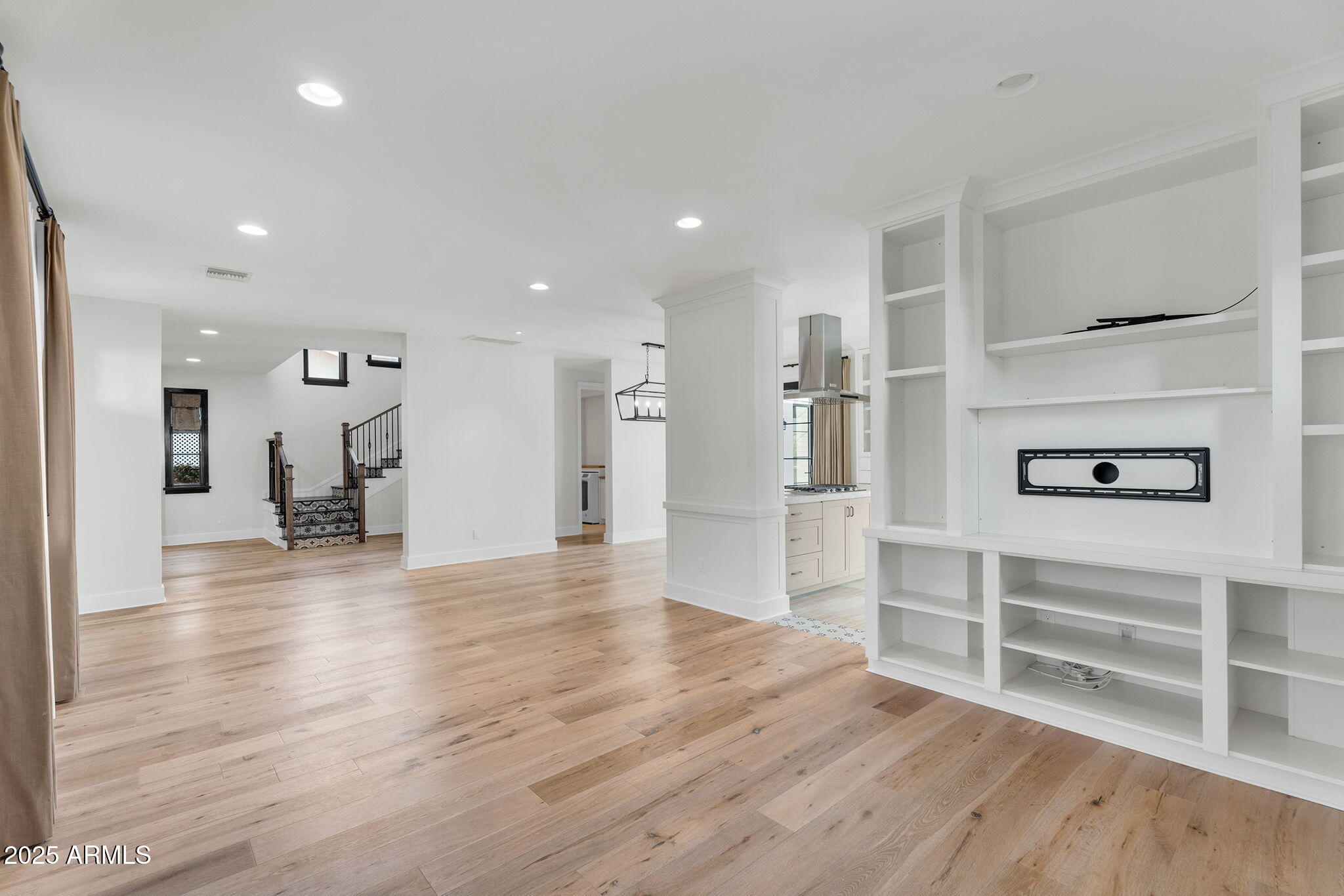 4901 E AMELIA Avenue