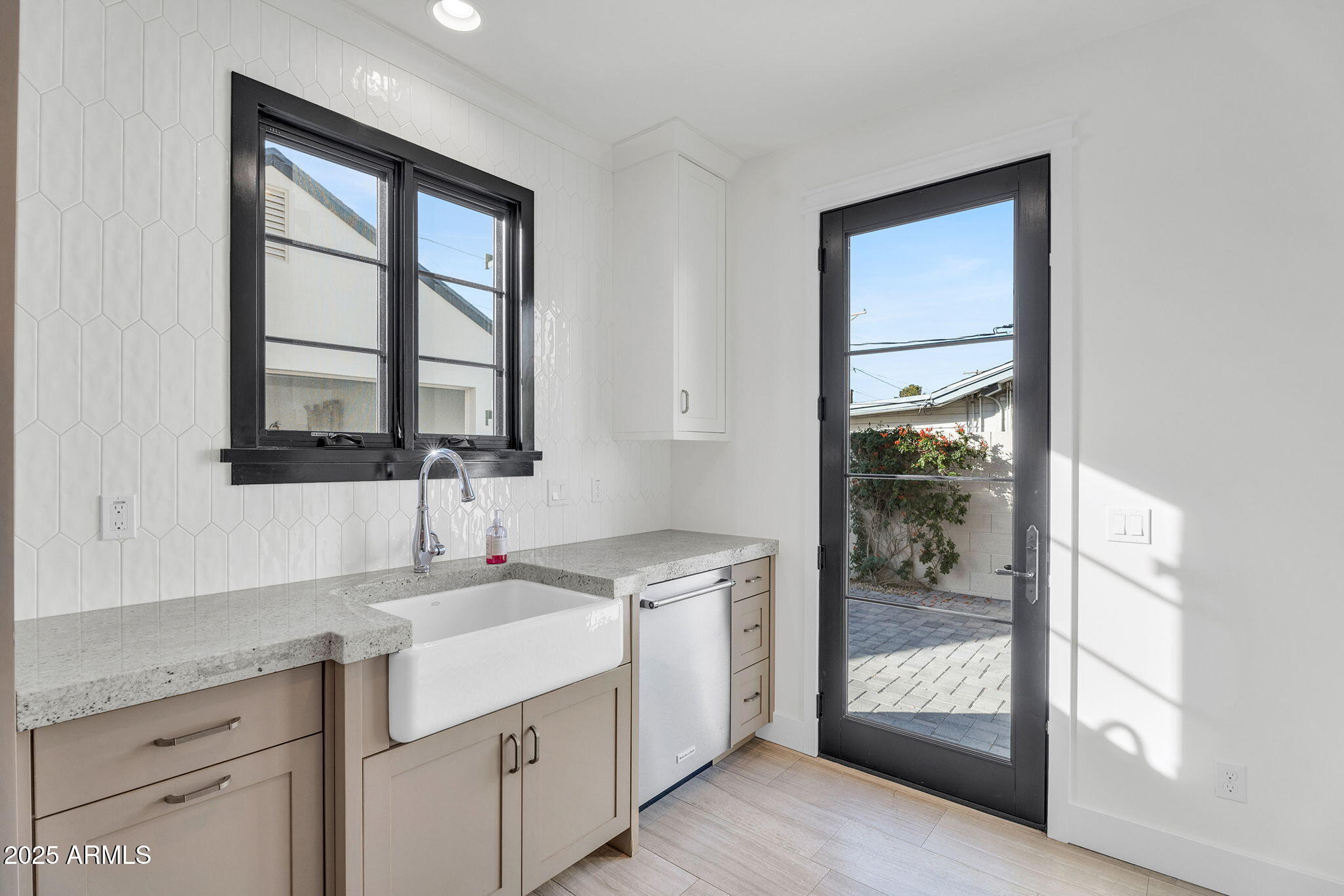 4901 E AMELIA Avenue