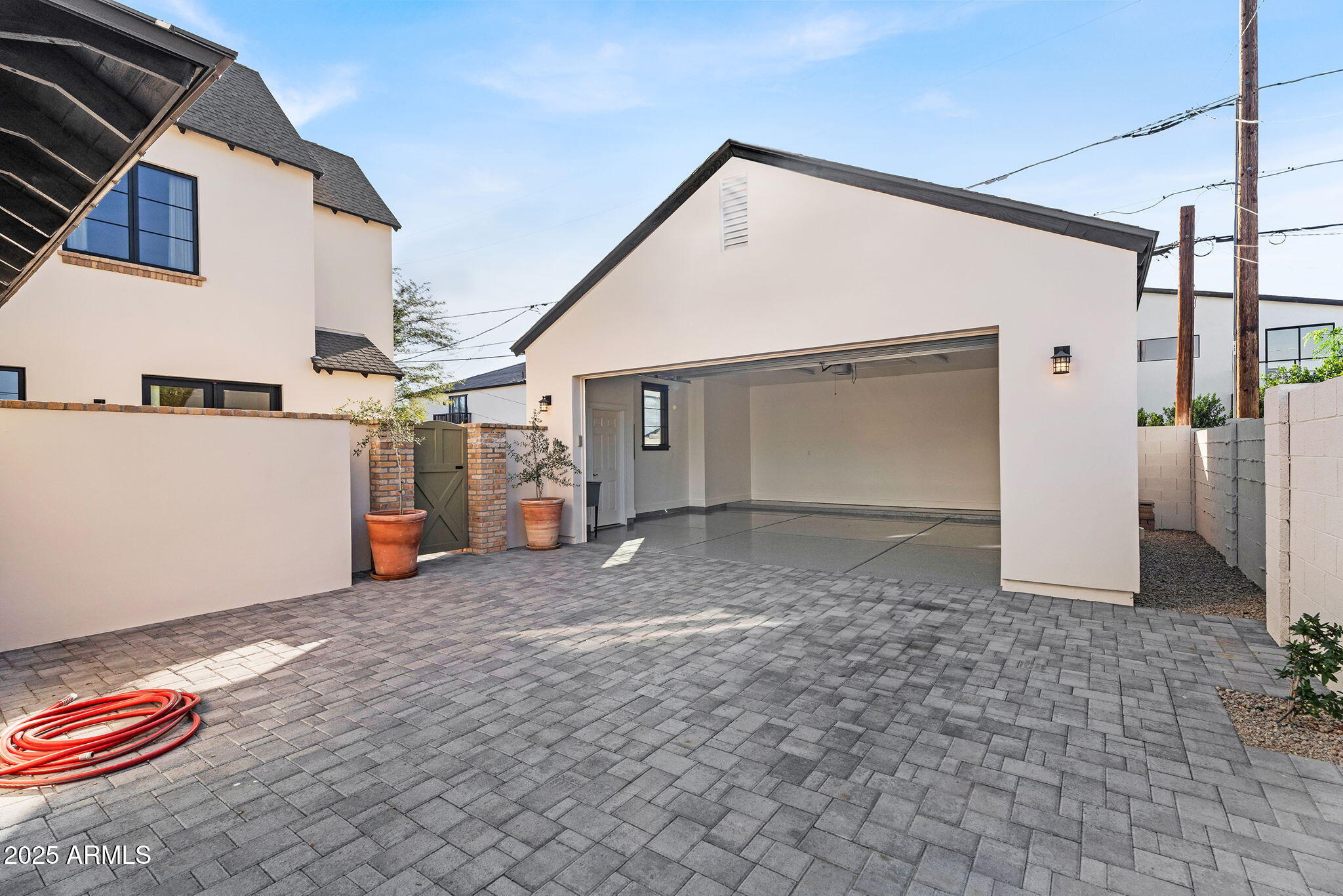 4901 E AMELIA Avenue