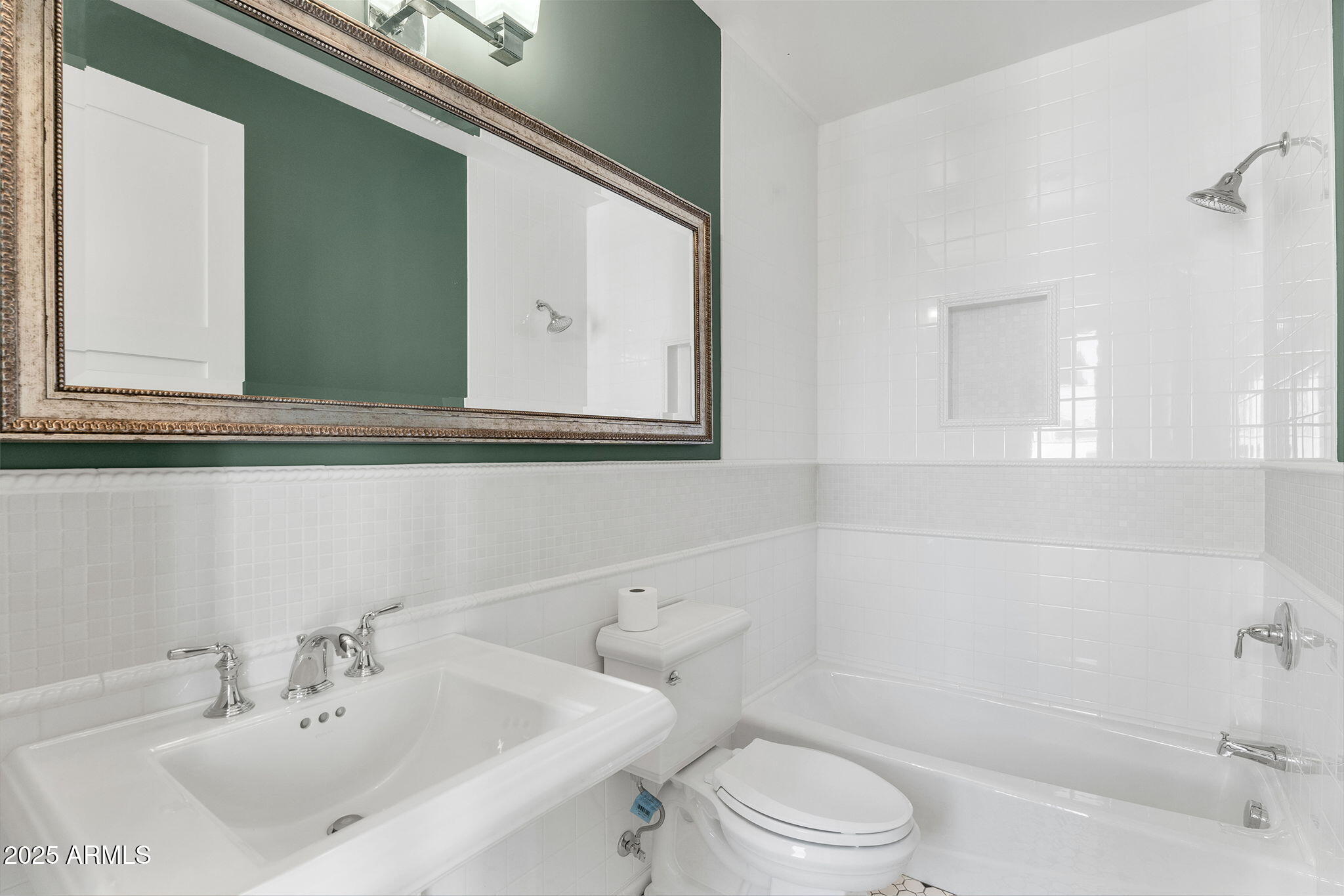 4901 E AMELIA Avenue