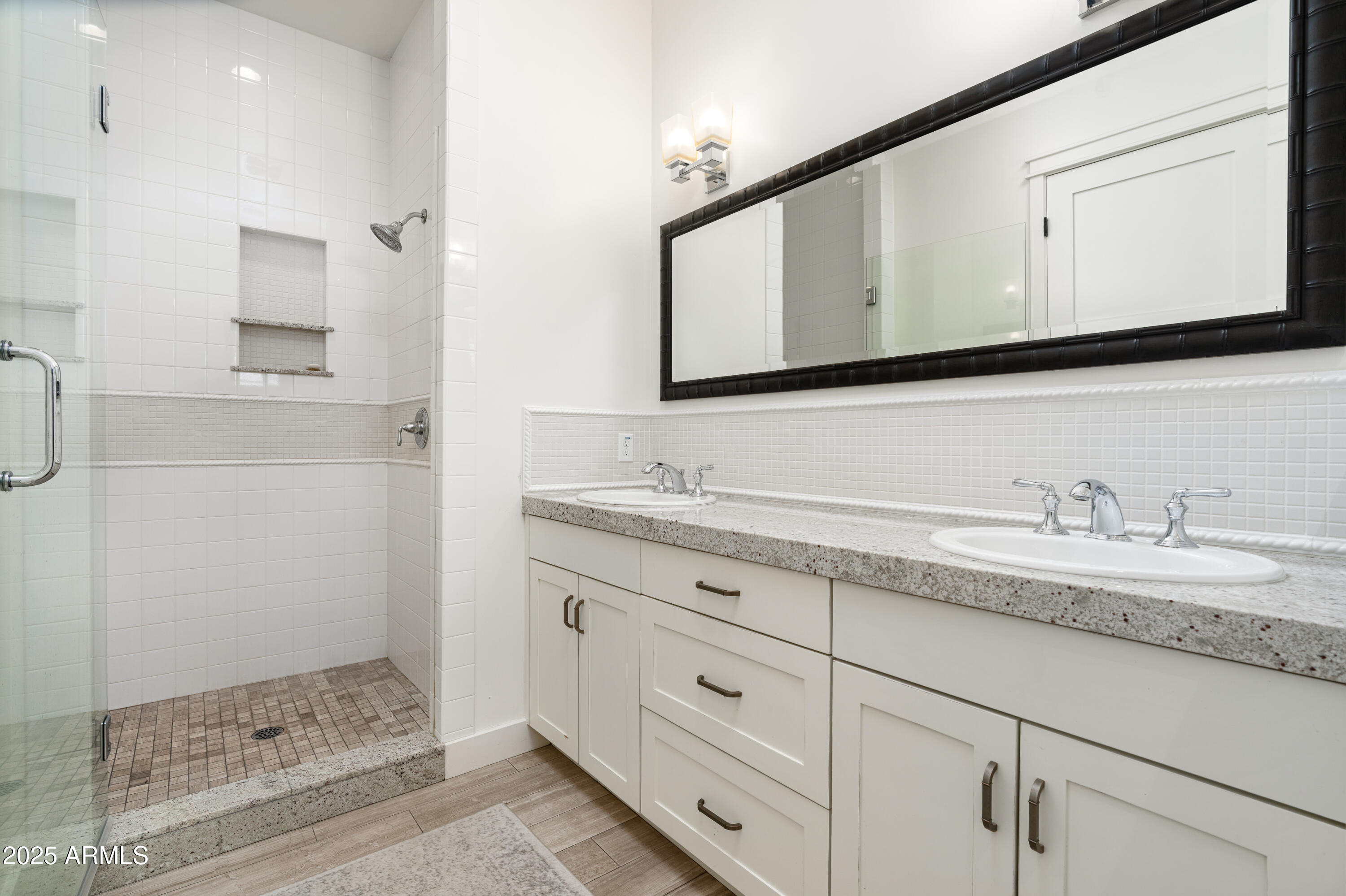 4901 E AMELIA Avenue