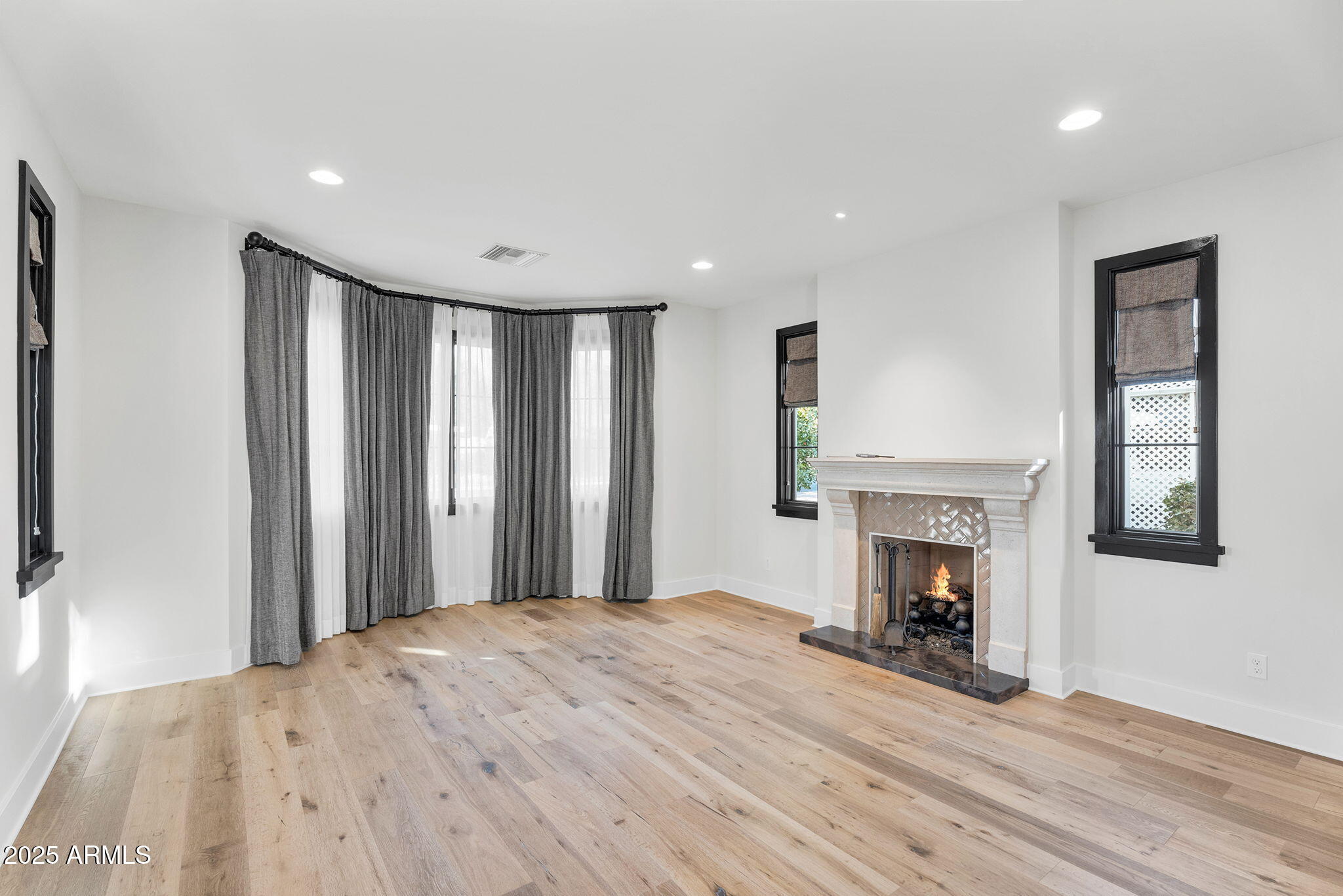 4901 E AMELIA Avenue