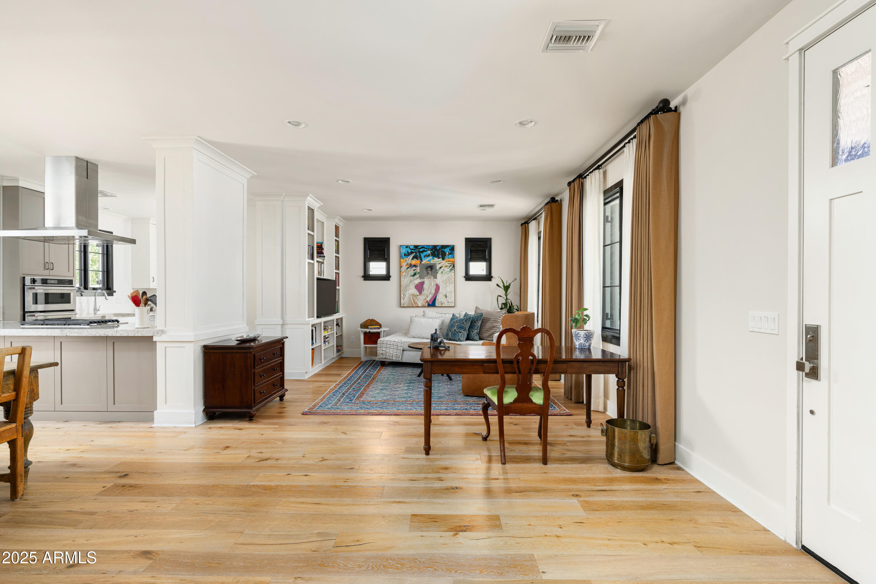 4901 E AMELIA Avenue