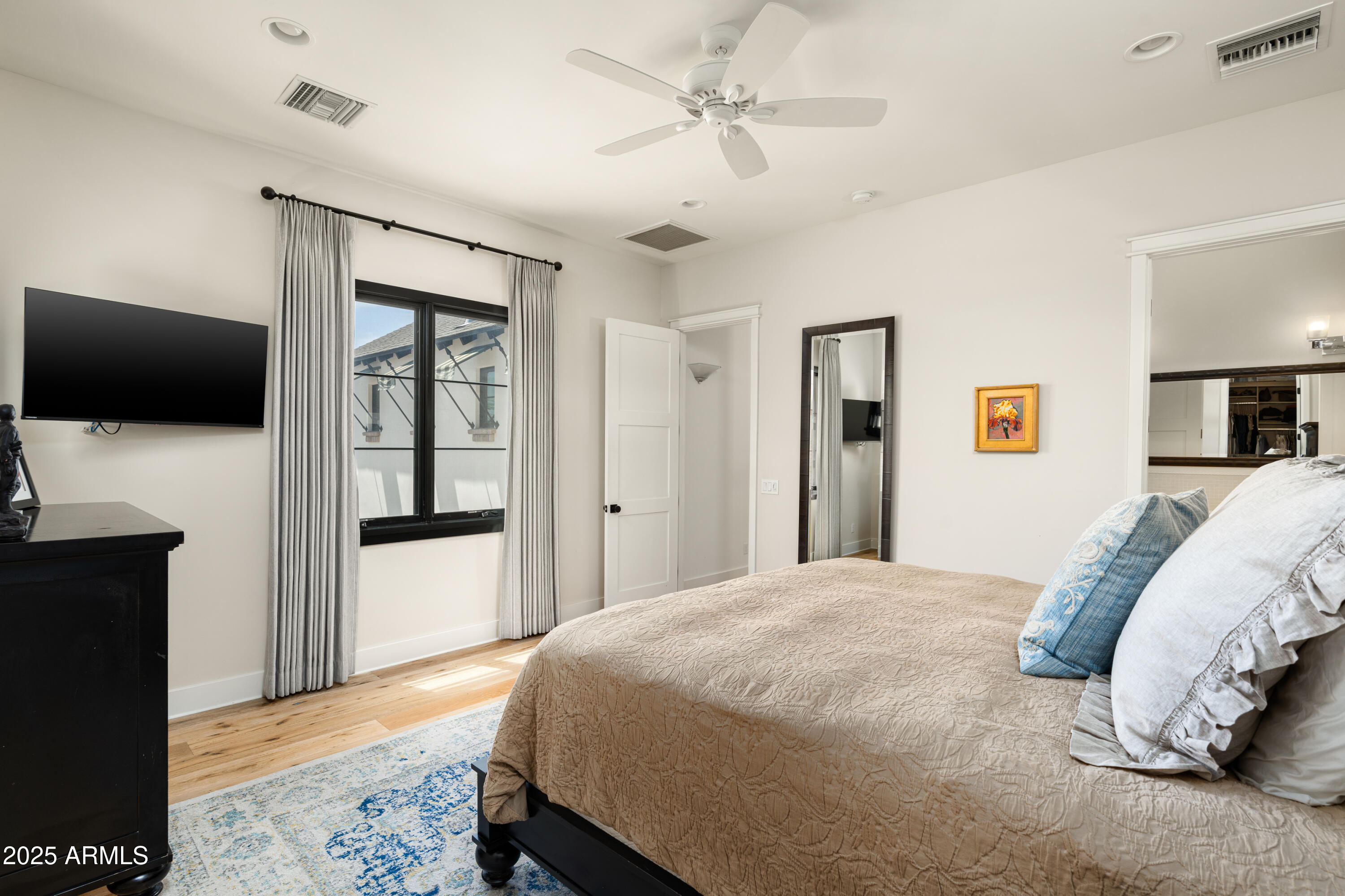 4901 E AMELIA Avenue