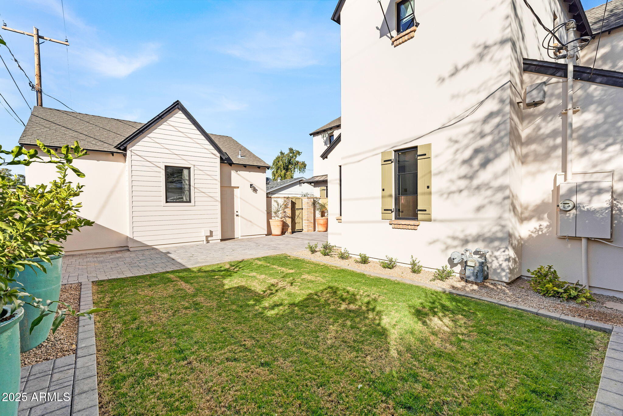 4901 E AMELIA Avenue