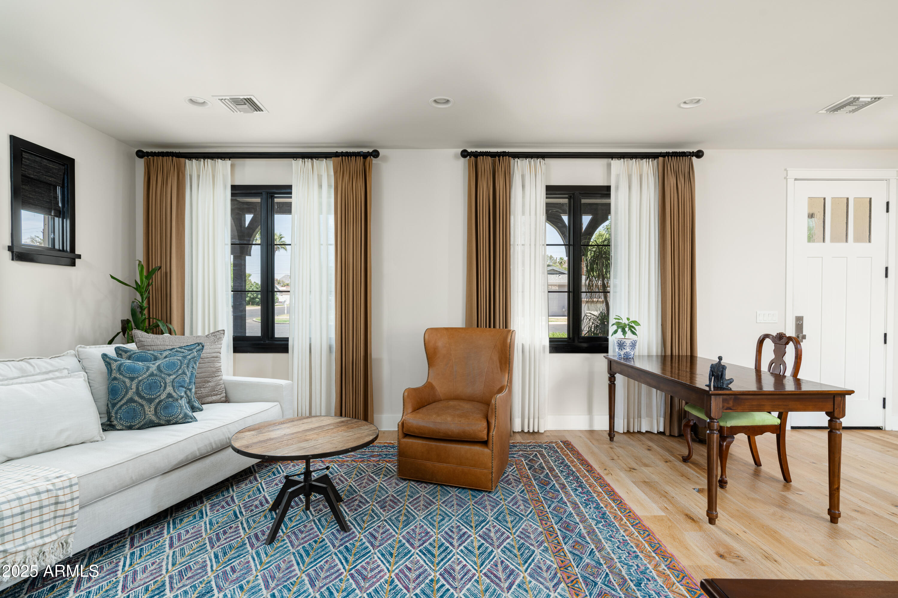 4901 E AMELIA Avenue