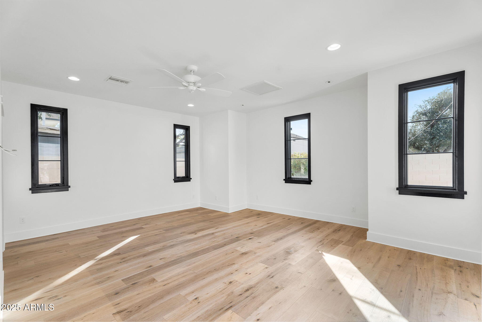 4901 E AMELIA Avenue