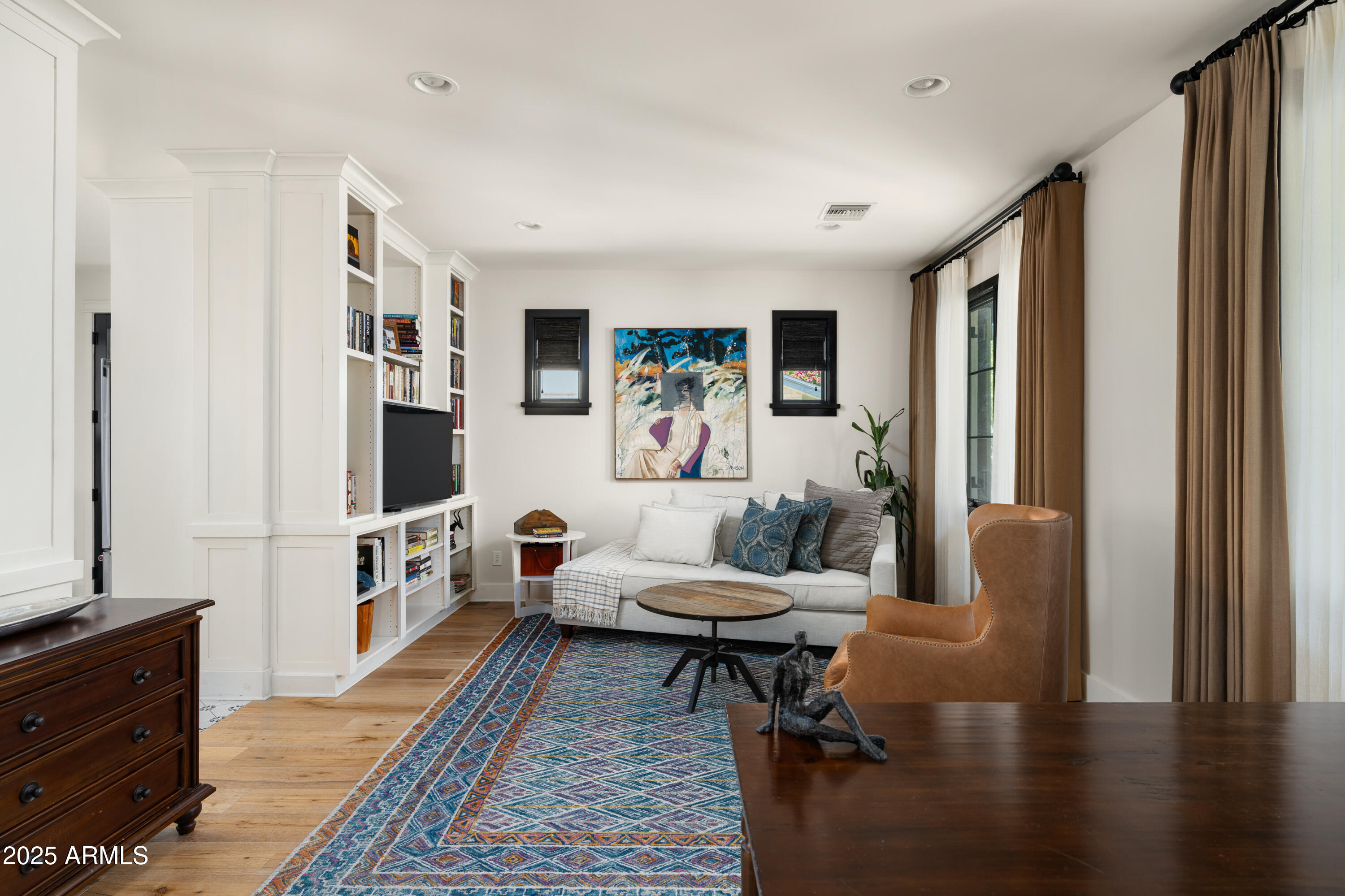 4901 E AMELIA Avenue