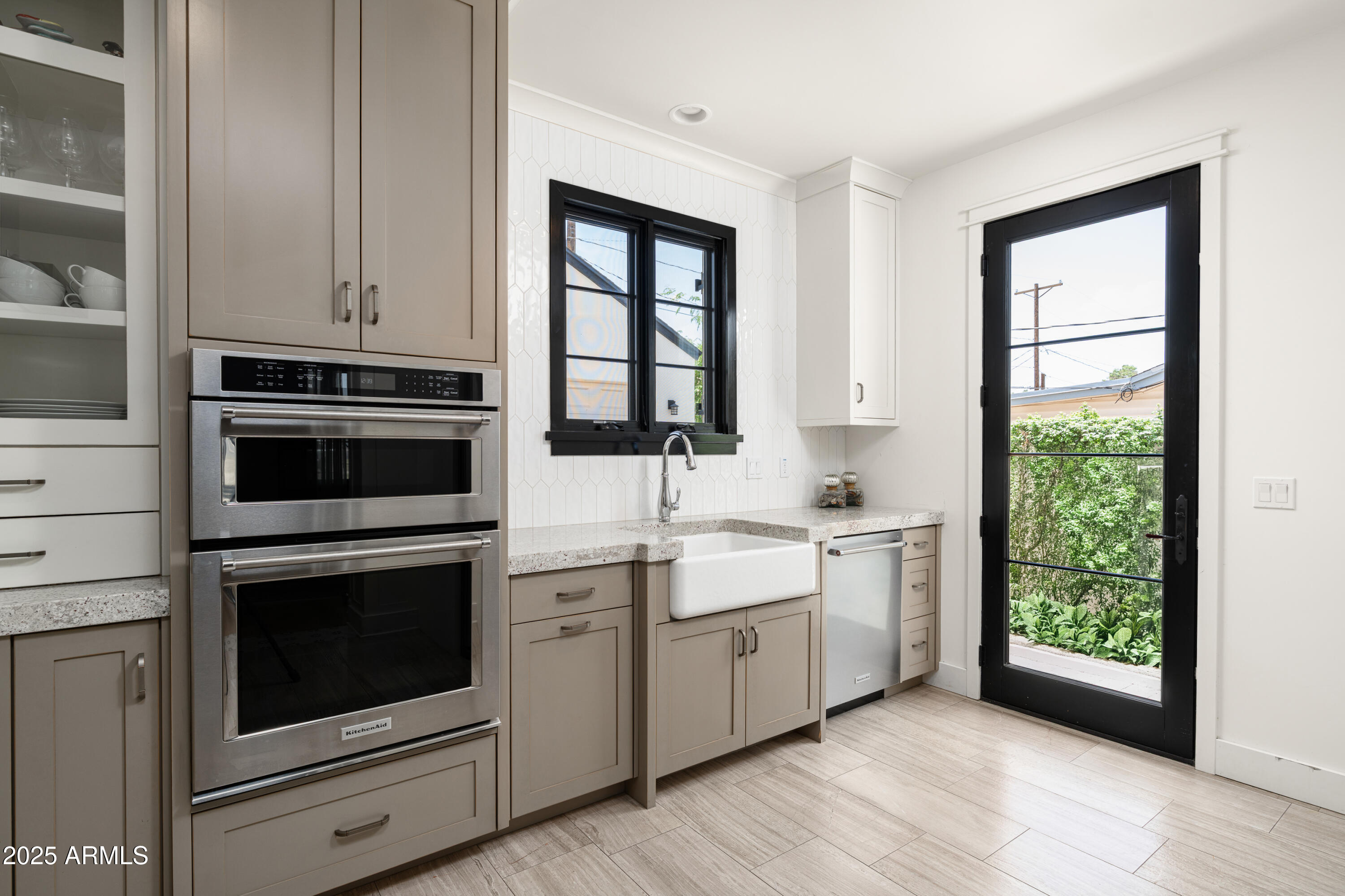 4901 E AMELIA Avenue