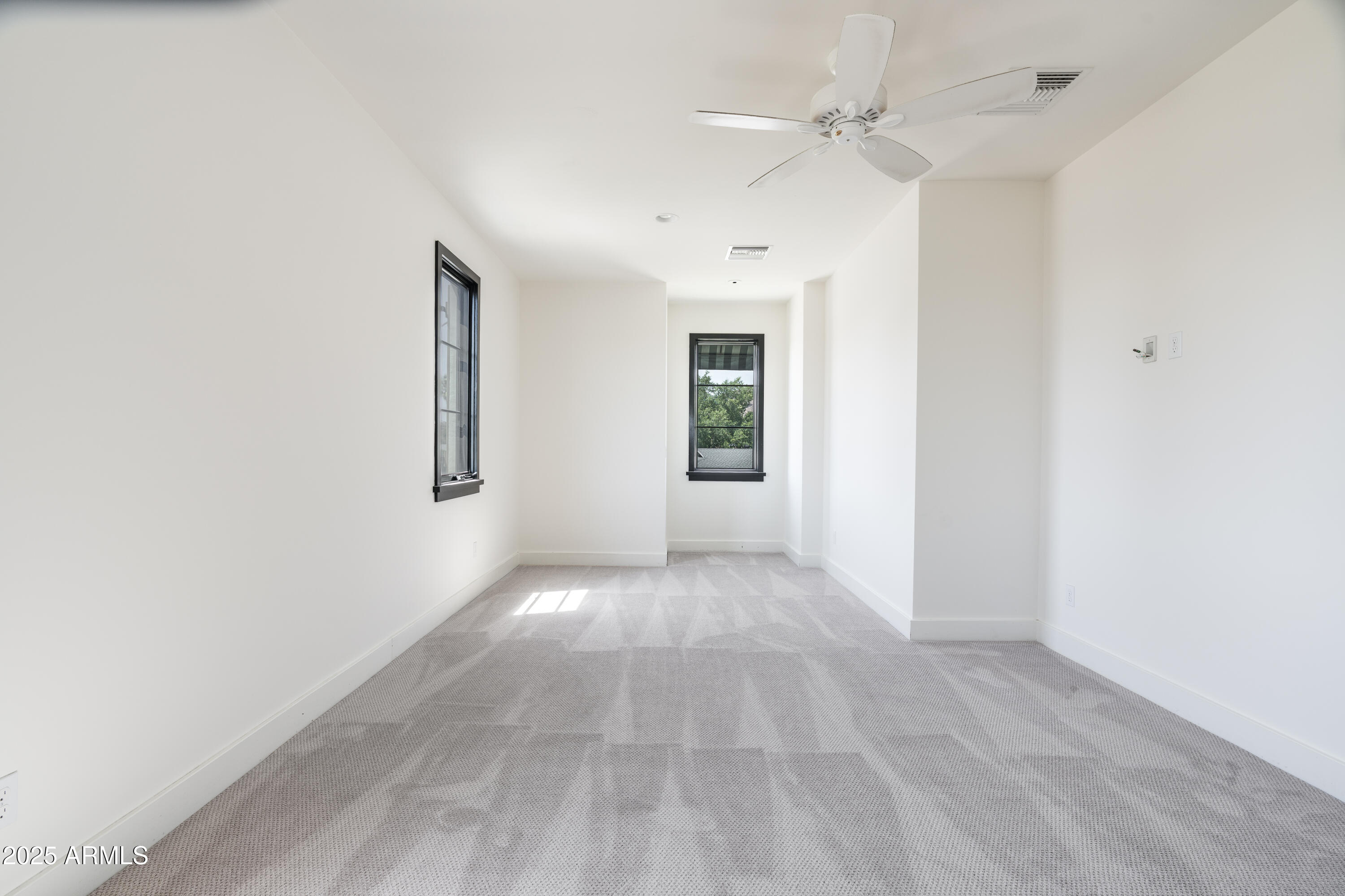 4901 E AMELIA Avenue