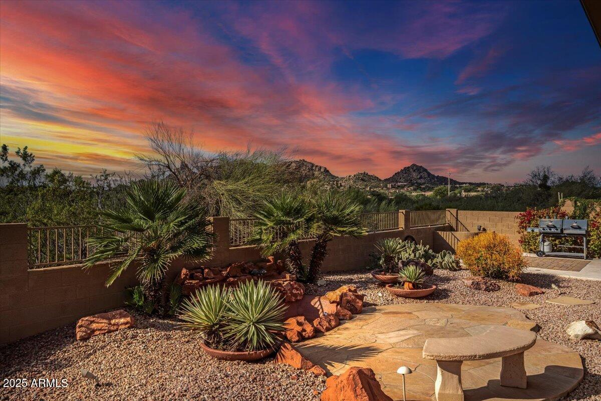 11181 E HEDGEHOG Place