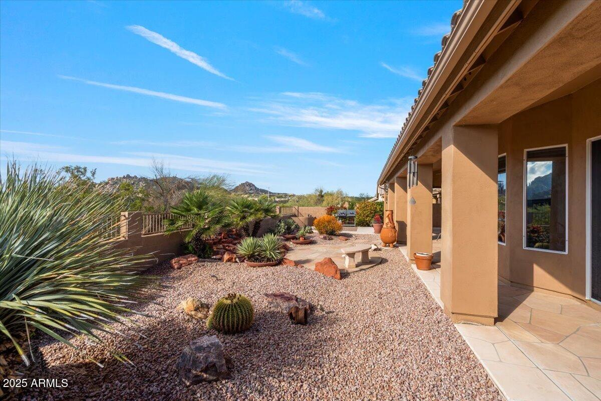11181 E HEDGEHOG Place